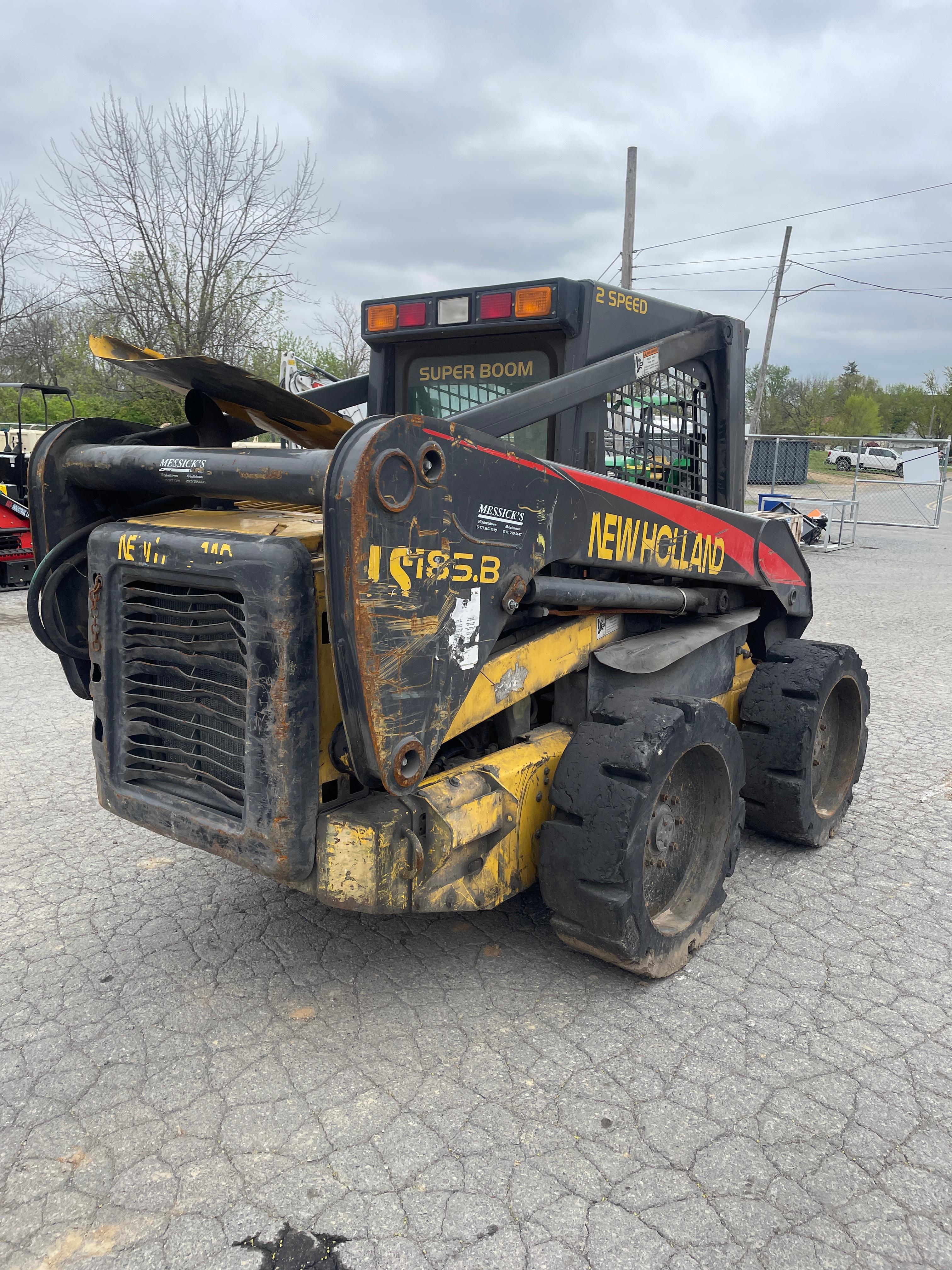 New Holland LS185.B Skid Loader