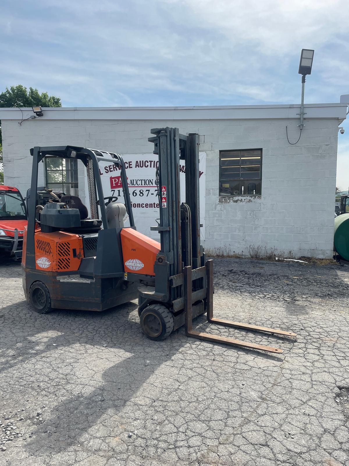 2005 Aisle-Master 20S Articulating LP Forklift