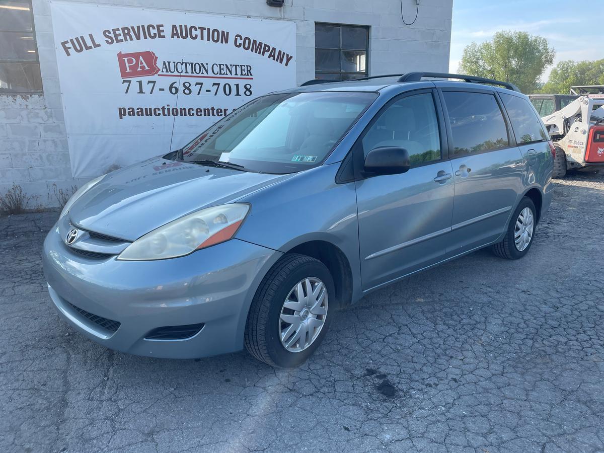 2006 Toyota Sienna LE Mini Van