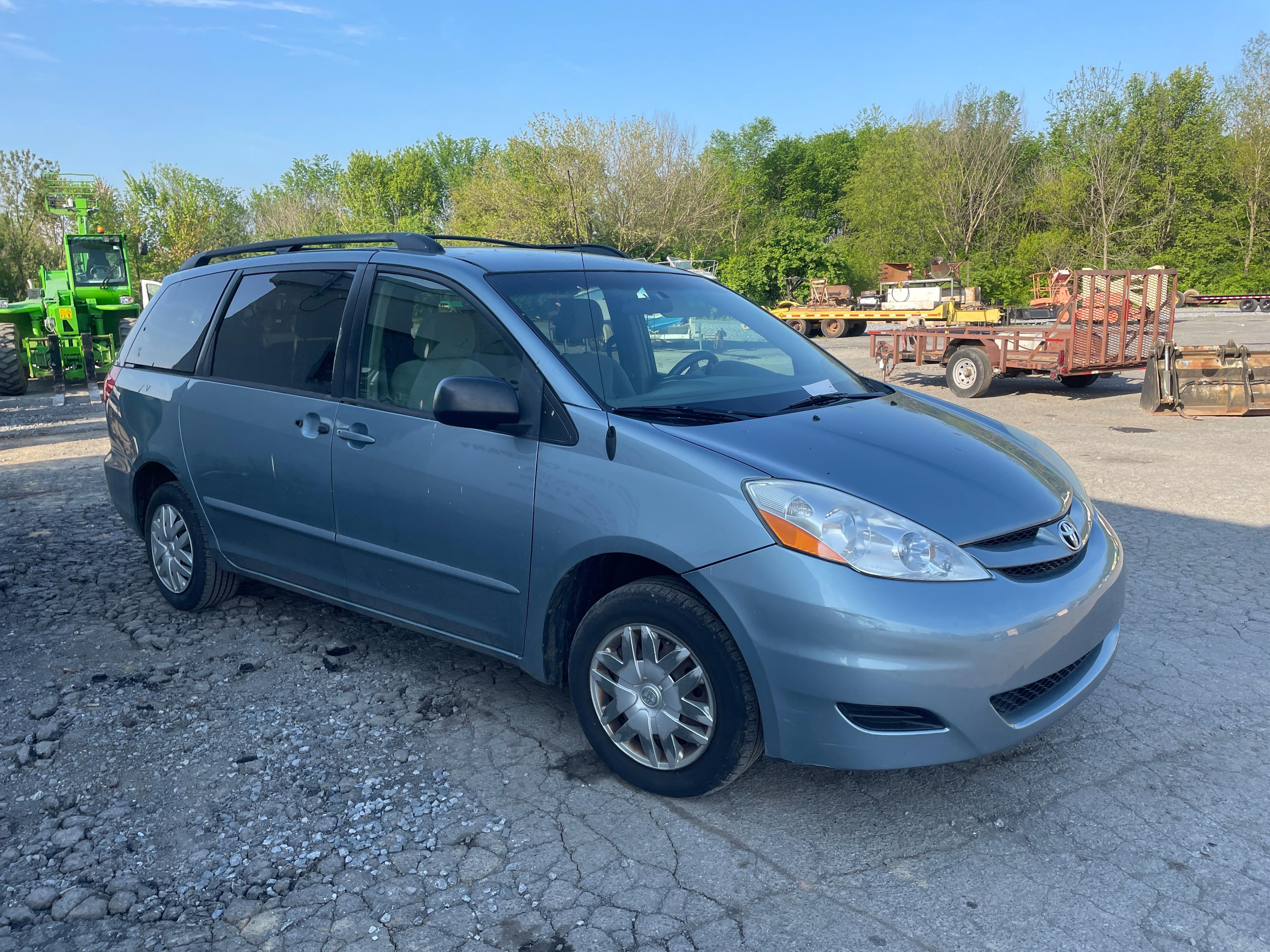 2006 Toyota Sienna LE Mini Van