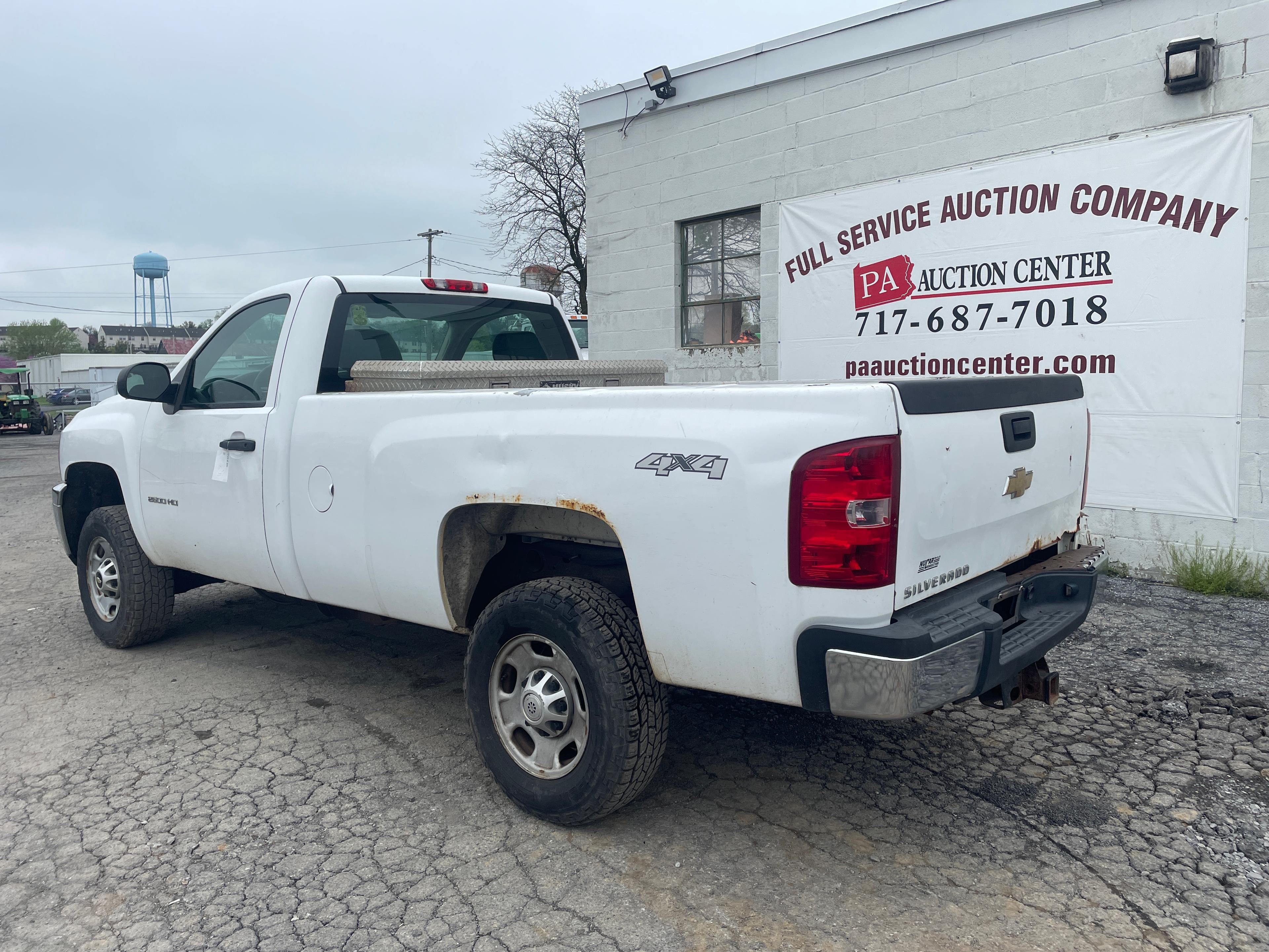 2013 Chevy 2500 4X4 Pick Up Truck