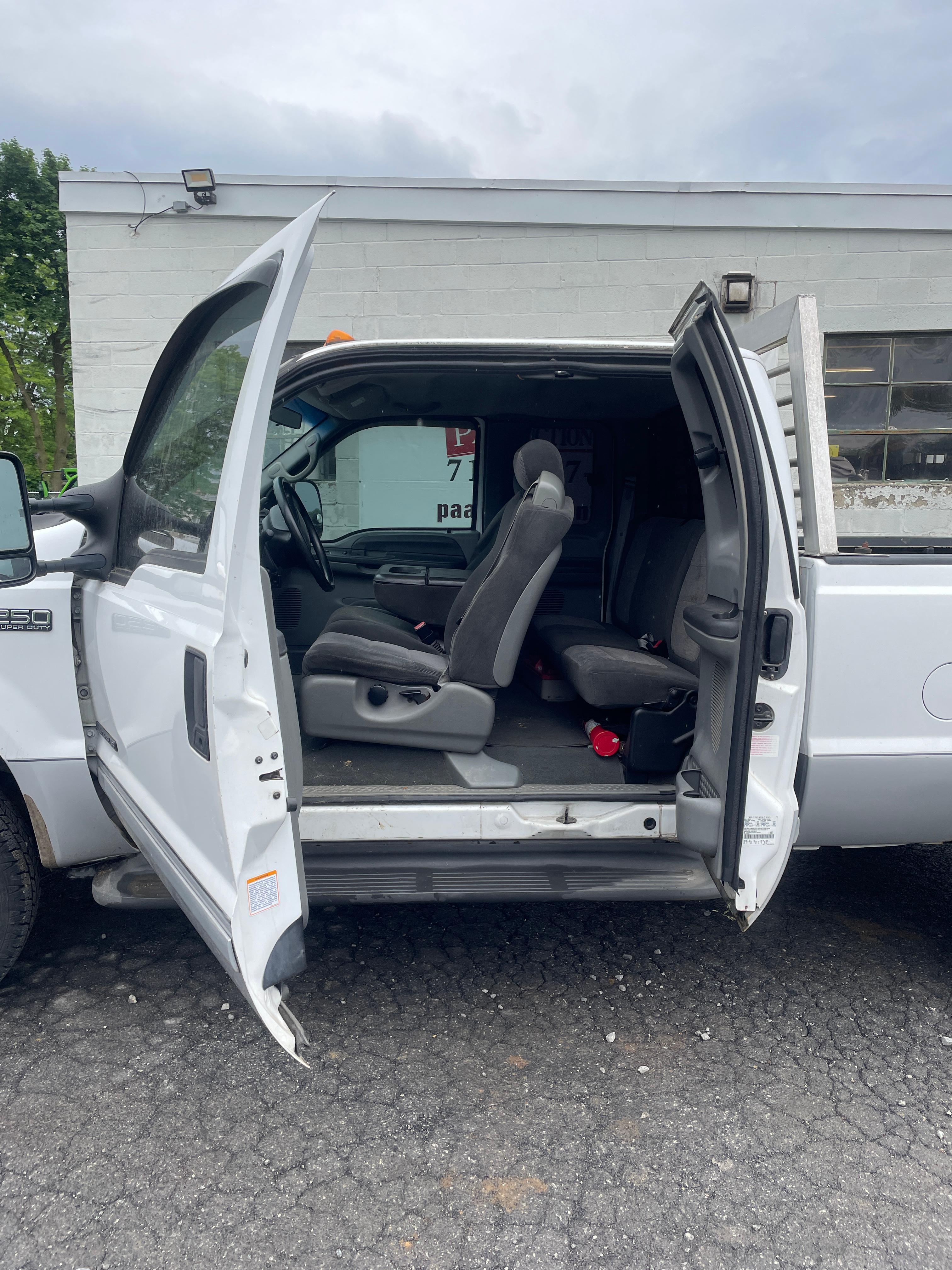 2002 Ford F-250 XLT Super Duty 4x4 Pickup Truck