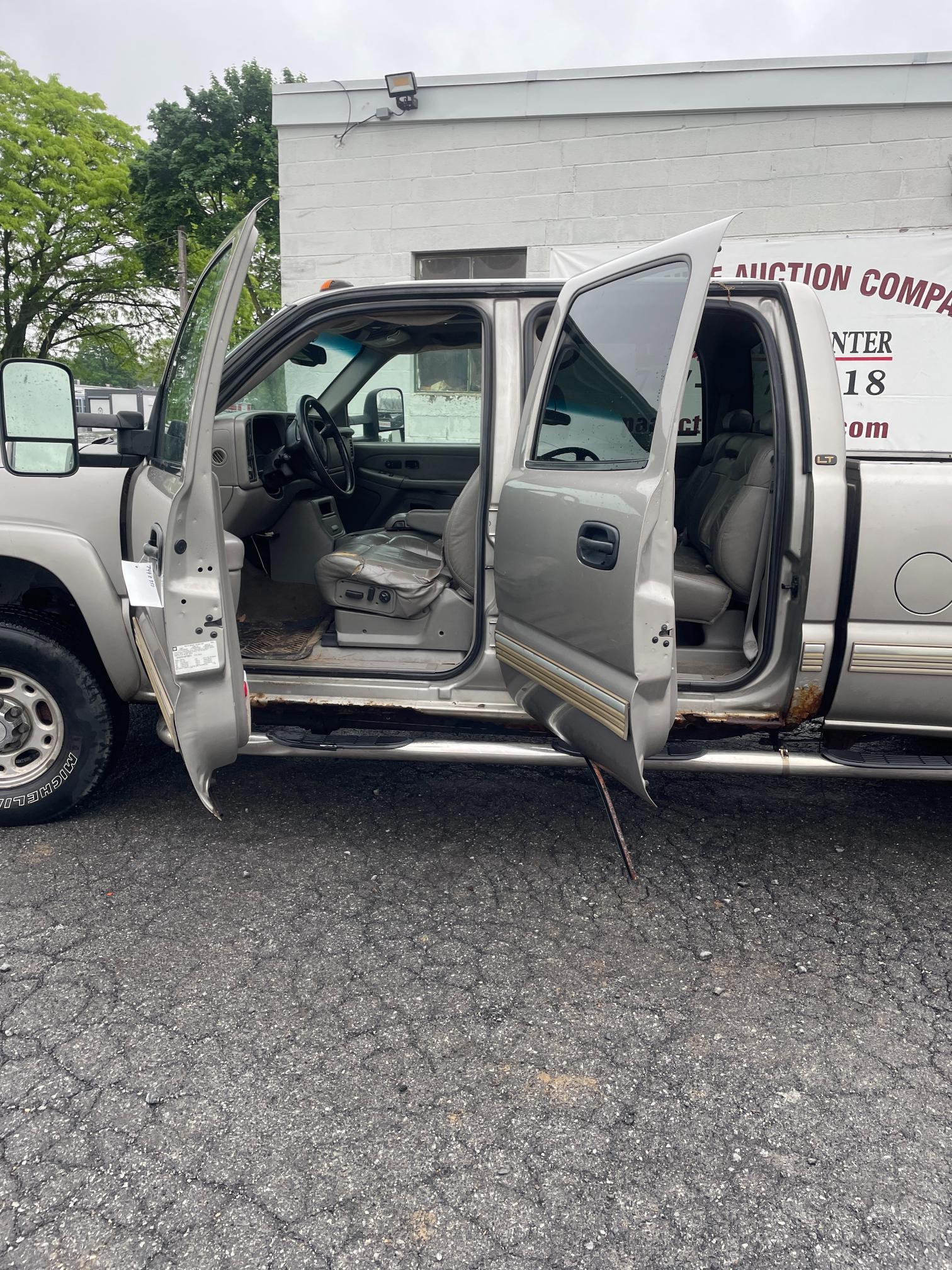 2002 Chevy 2500 HD 4X4 Truck