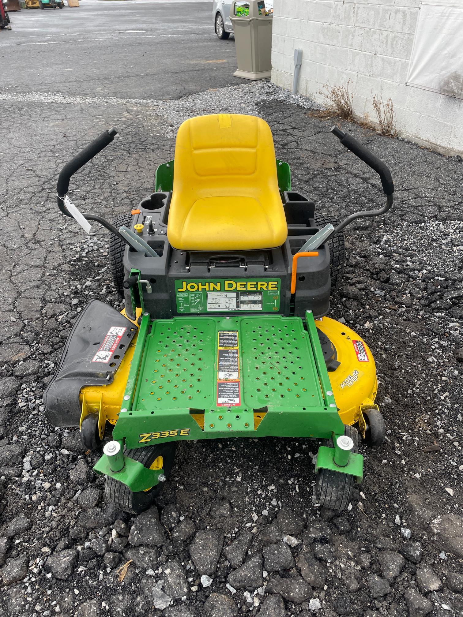 John Deere Z335E 42" Zero Turn Riding Mower