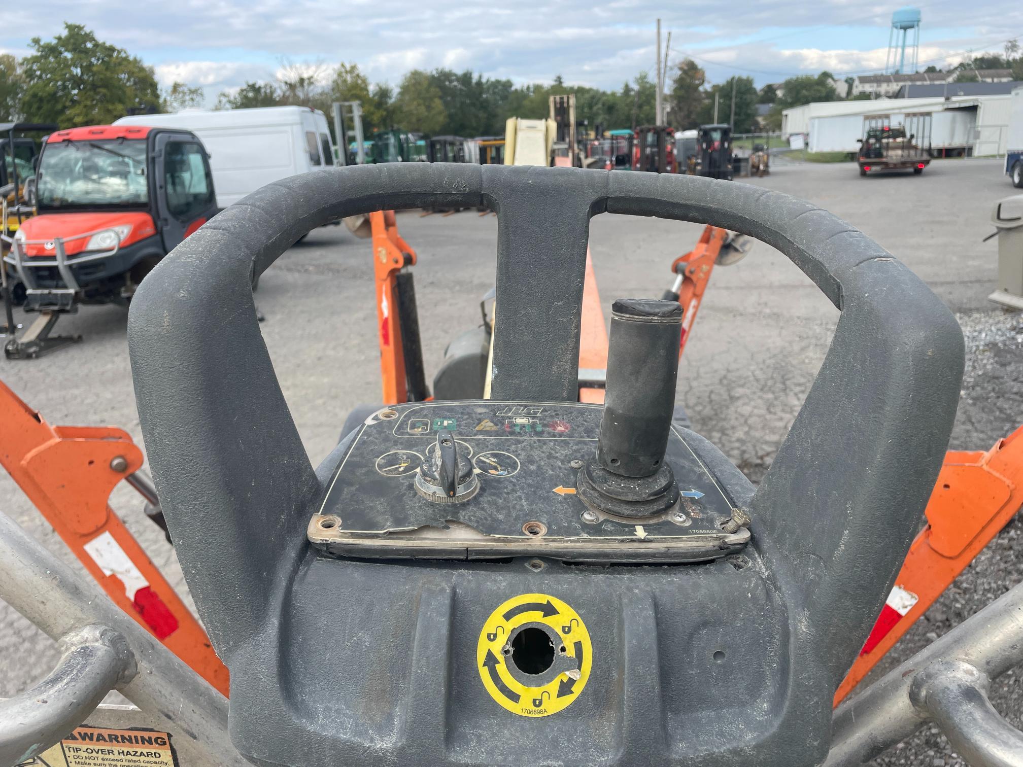2013 JLG T350 Towable Manlift
