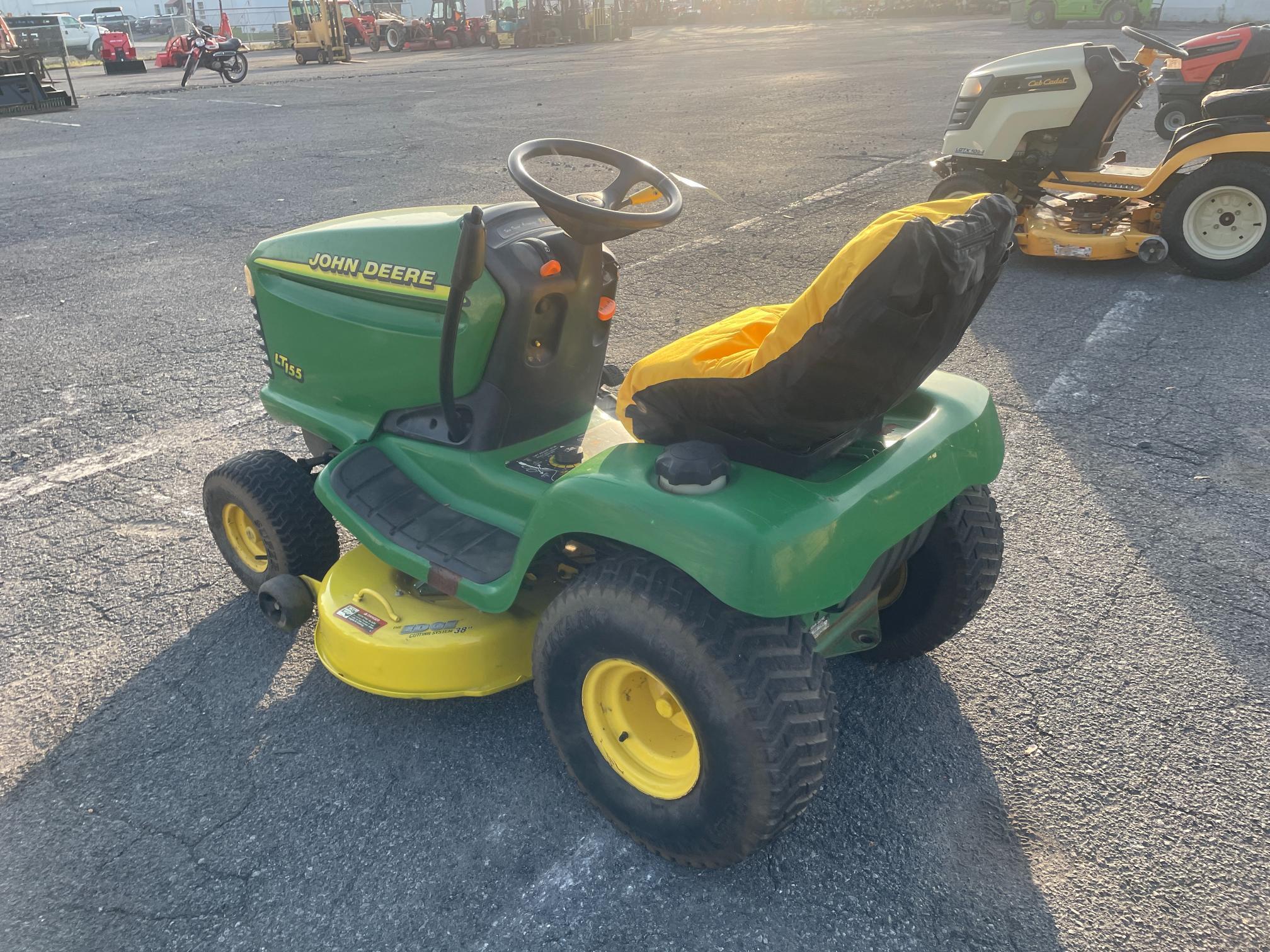 John Deere LT155 38" Hydrostatic Riding Mower