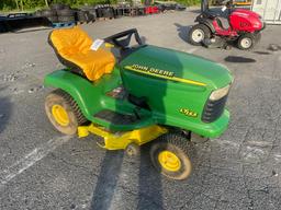 John Deere LT155 38" Hydrostatic Riding Mower