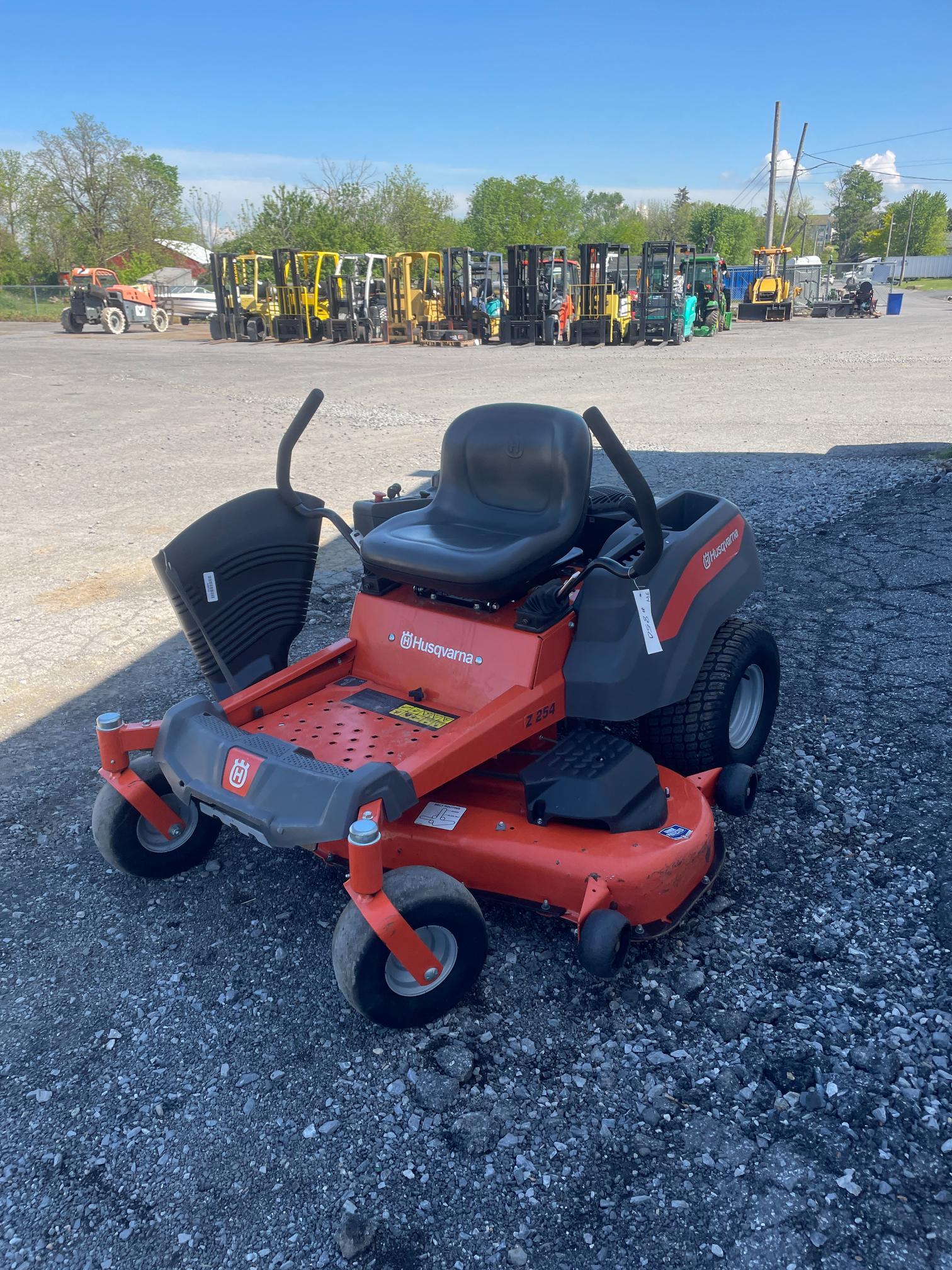 Husqvarna Z254 54" Zero Turn Riding Mower