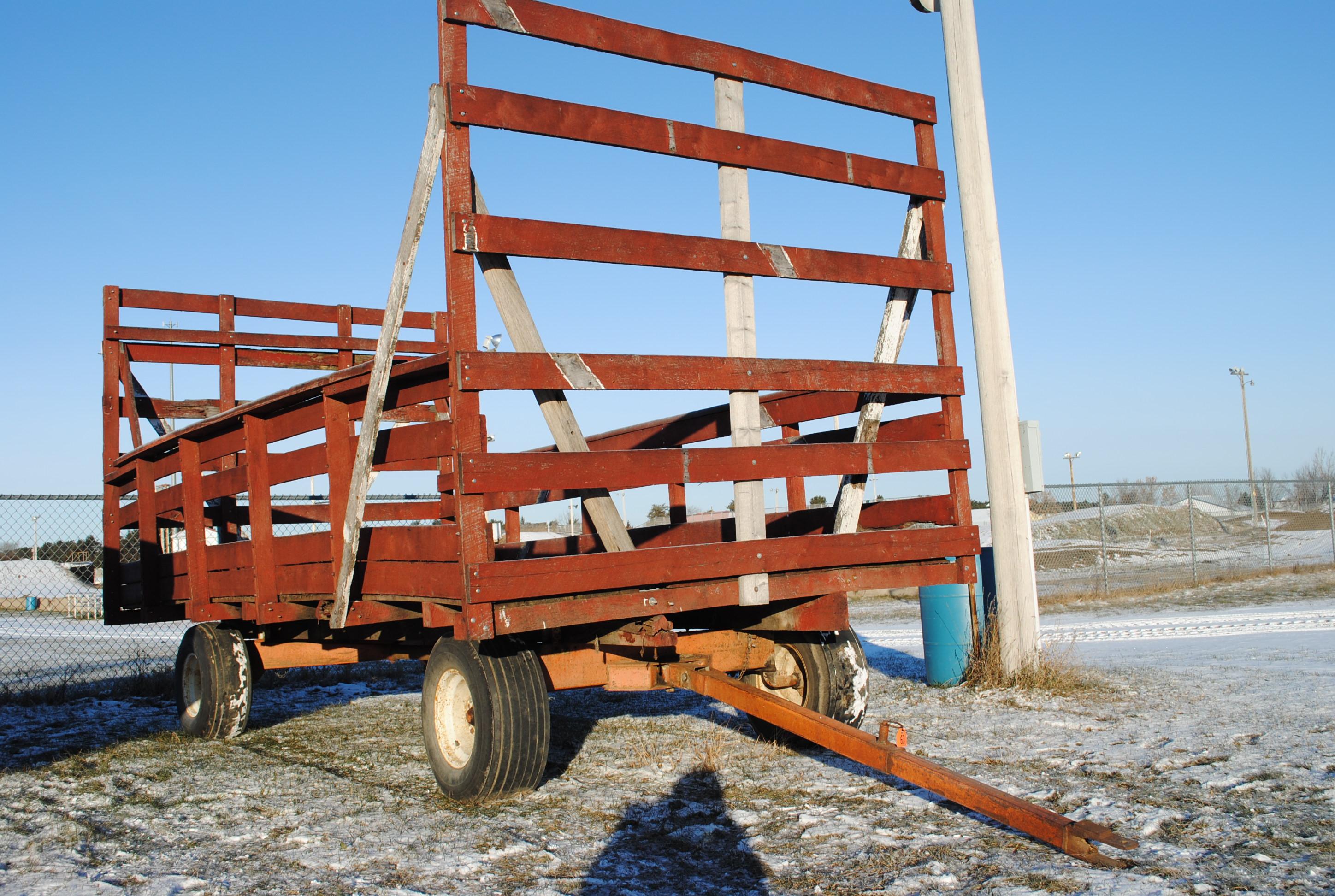 9'x18' Bundle wagon on Huskey running gear, with floatation tires