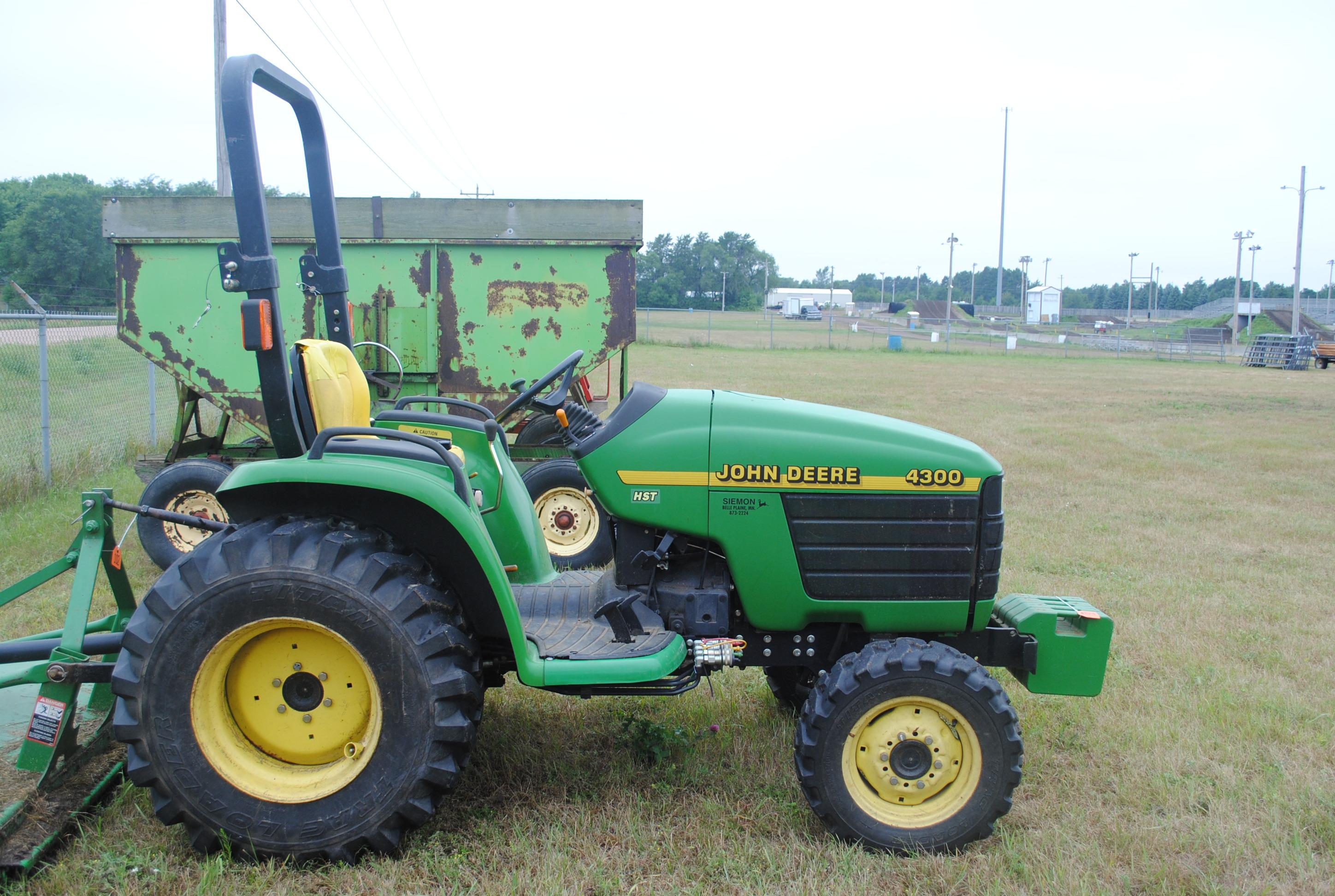John Deere 4300 HST Utility Tractor, Front-wheel assist, 3-point, hydrostatic, mid-mount pto, has jo