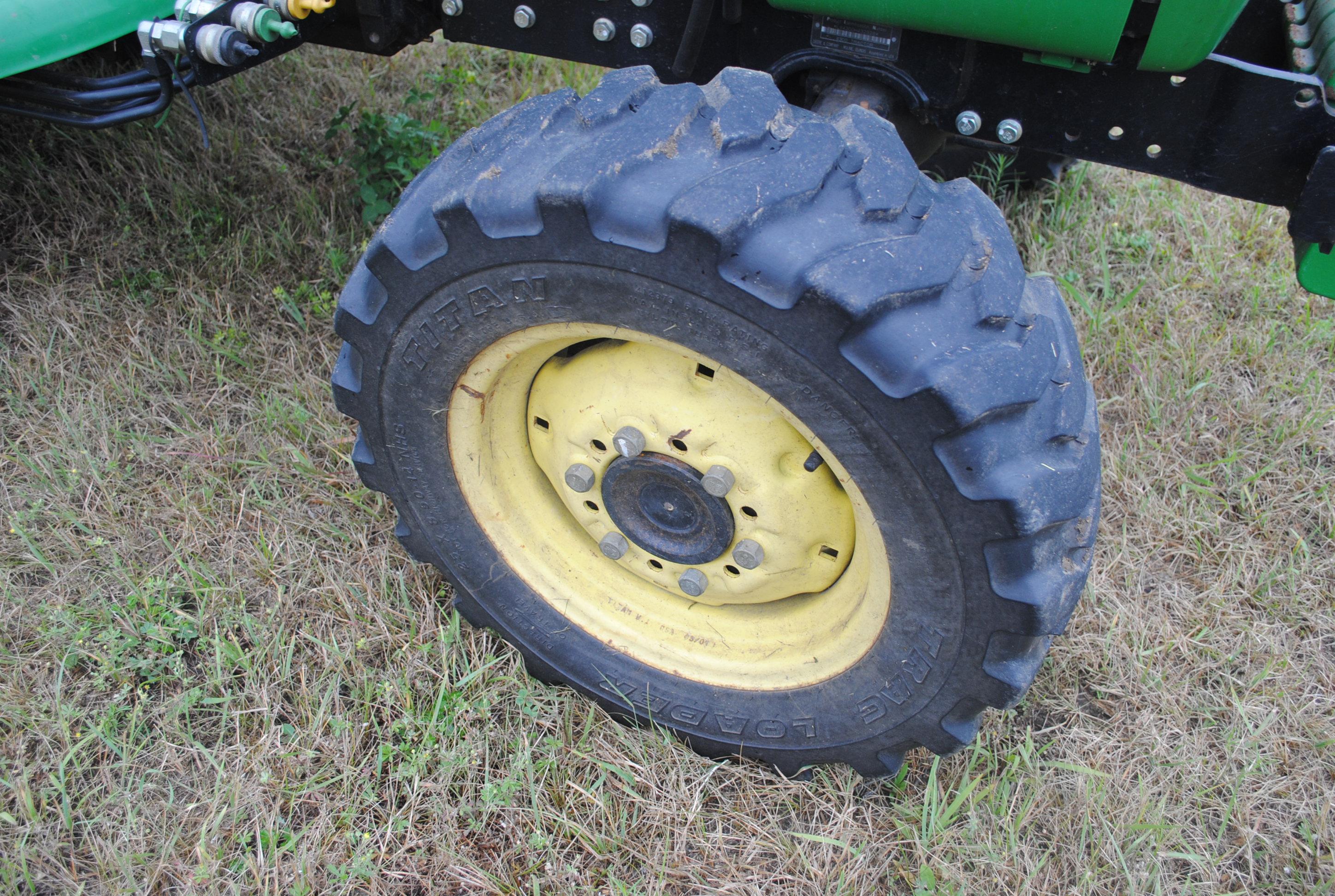 John Deere 4300 HST Utility Tractor, Front-wheel assist, 3-point, hydrostatic, mid-mount pto, has jo