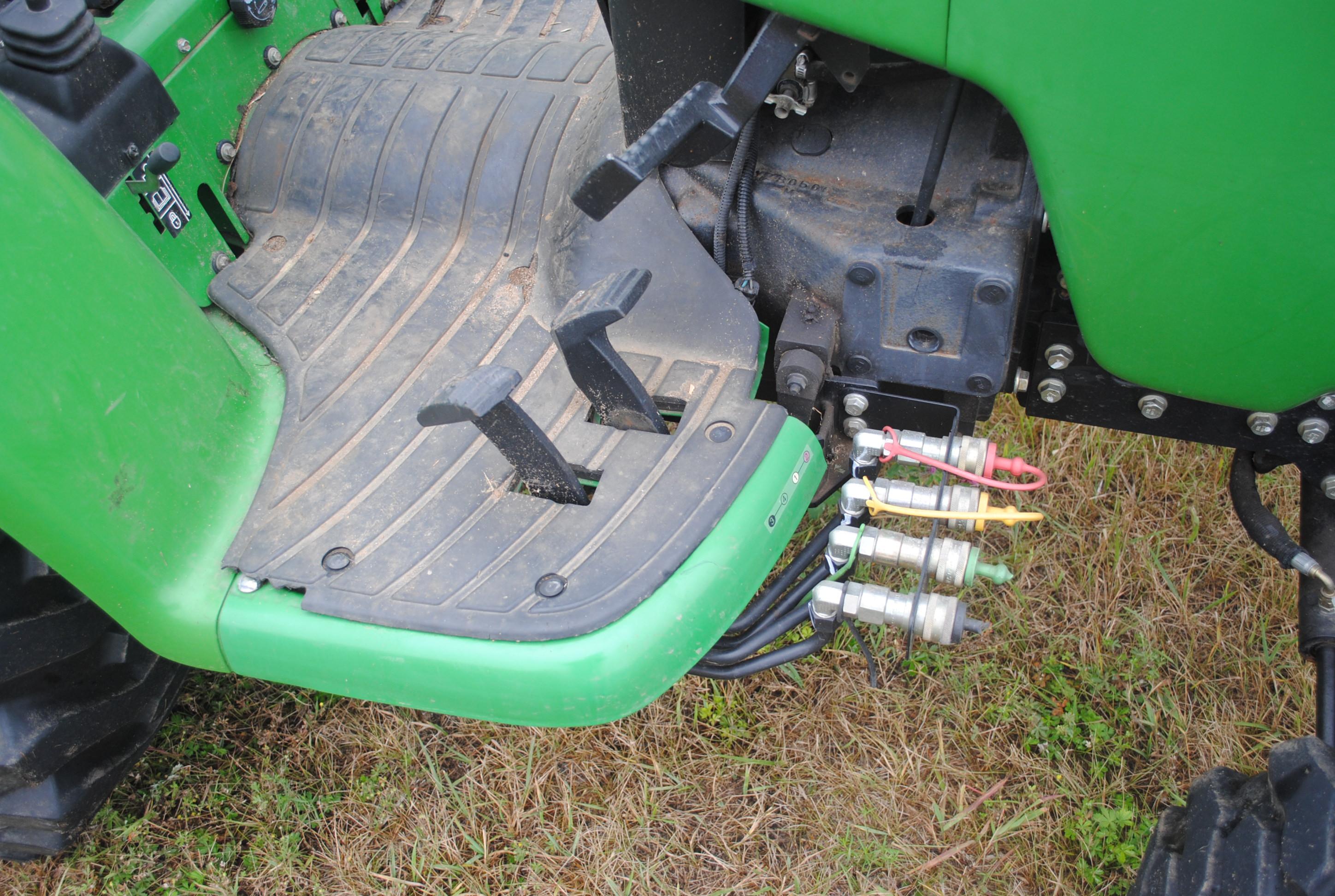 John Deere 4300 HST Utility Tractor, Front-wheel assist, 3-point, hydrostatic, mid-mount pto, has jo