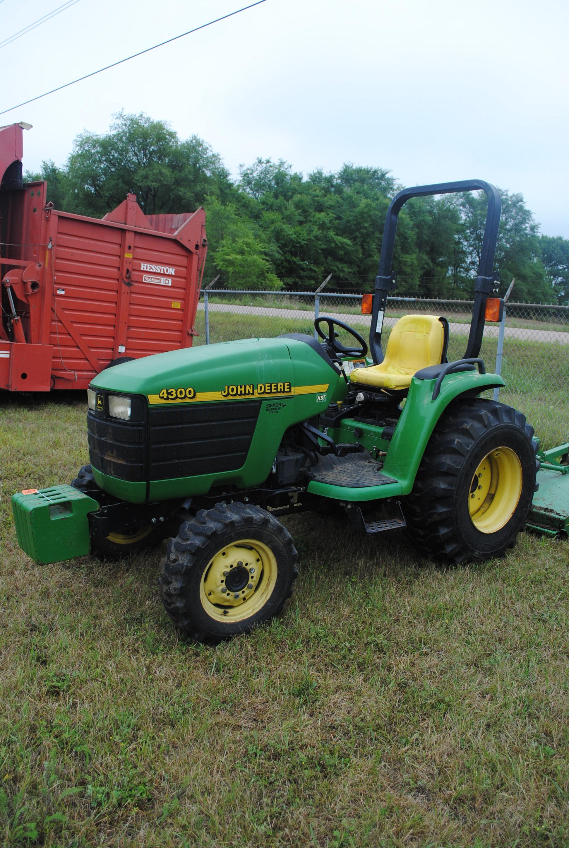 John Deere 4300 HST Utility Tractor, Front-wheel assist, 3-point, hydrostatic, mid-mount pto, has jo