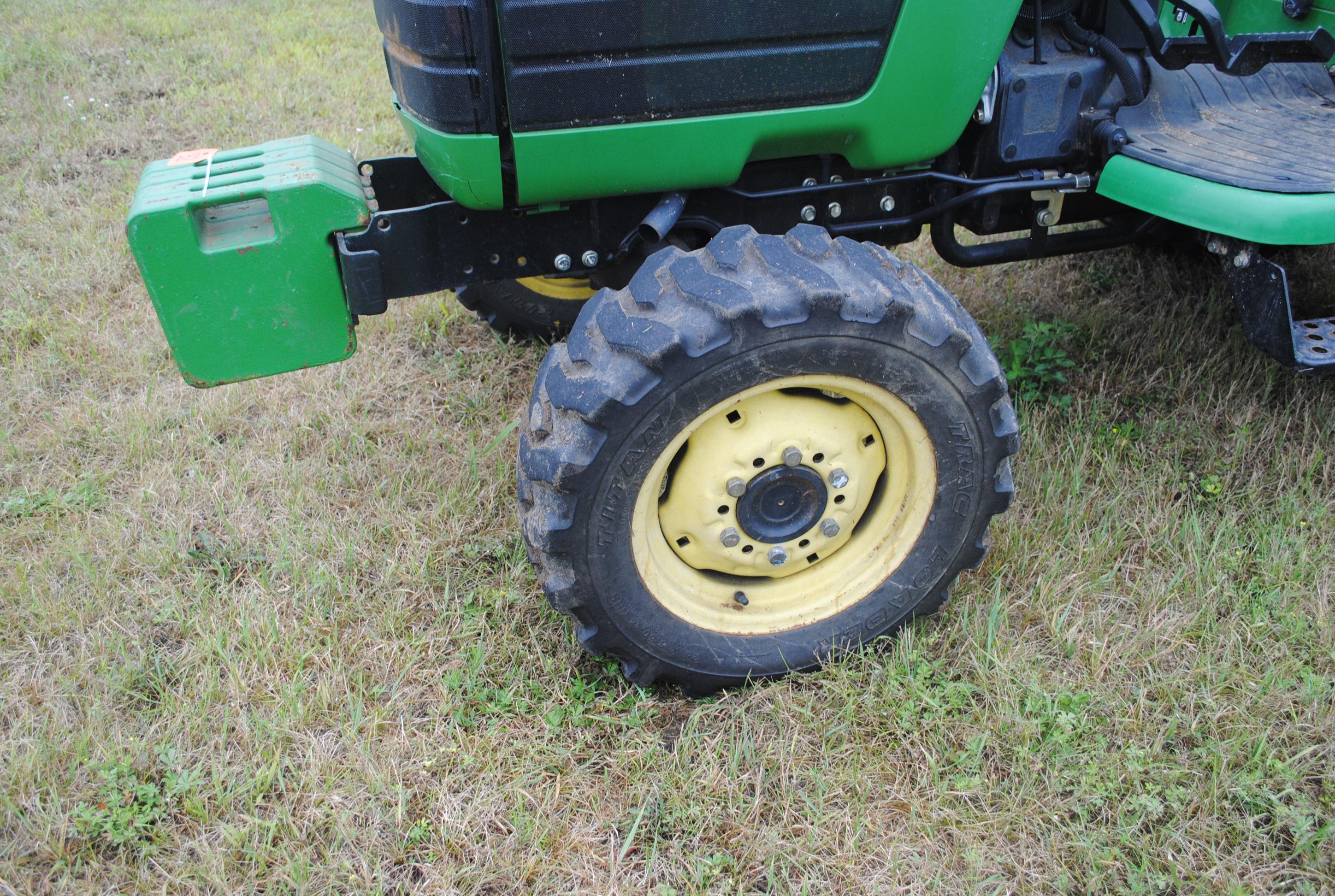 John Deere 4300 HST Utility Tractor, Front-wheel assist, 3-point, hydrostatic, mid-mount pto, has jo