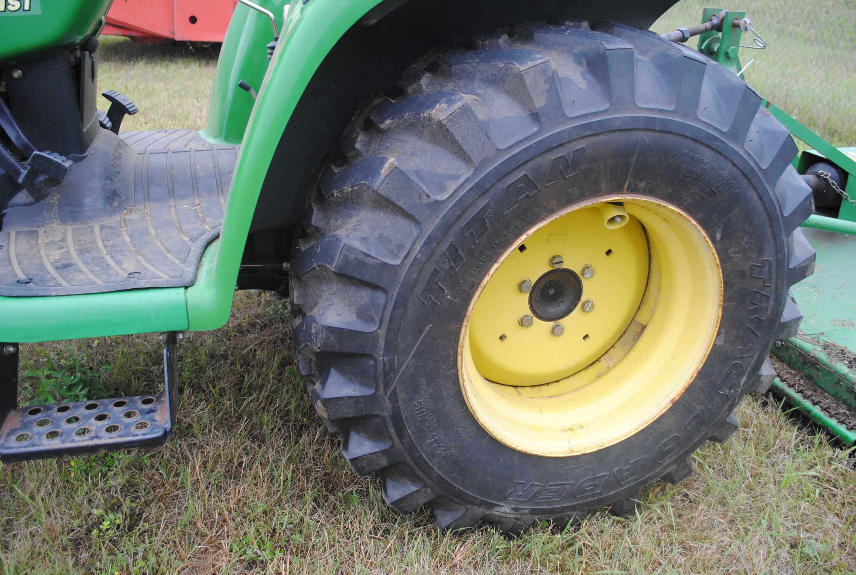 John Deere 4300 HST Utility Tractor, Front-wheel assist, 3-point, hydrostatic, mid-mount pto, has jo