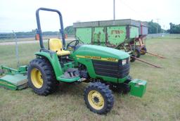 John Deere 4300 HST Utility Tractor, Front-wheel assist, 3-point, hydrostatic, mid-mount pto, has jo