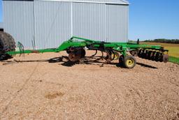 John Deere Model 510 5-shank ripper with front and rear discs, with disc cleaners, very nice conditi