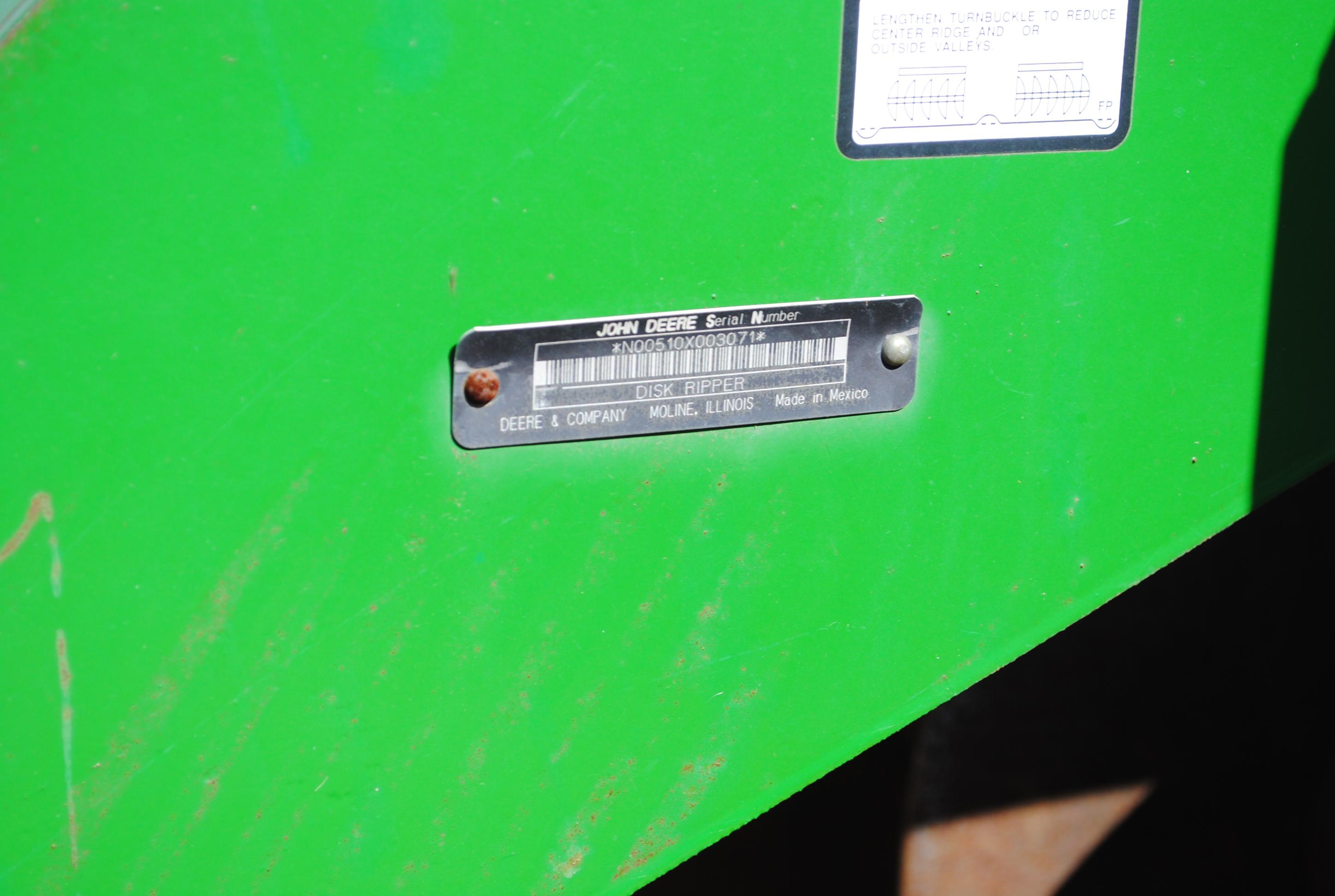 John Deere Model 510 5-shank ripper with front and rear discs, with disc cleaners, very nice conditi