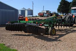 John Deere Model 510 5-shank ripper with front and rear discs, with disc cleaners, very nice conditi