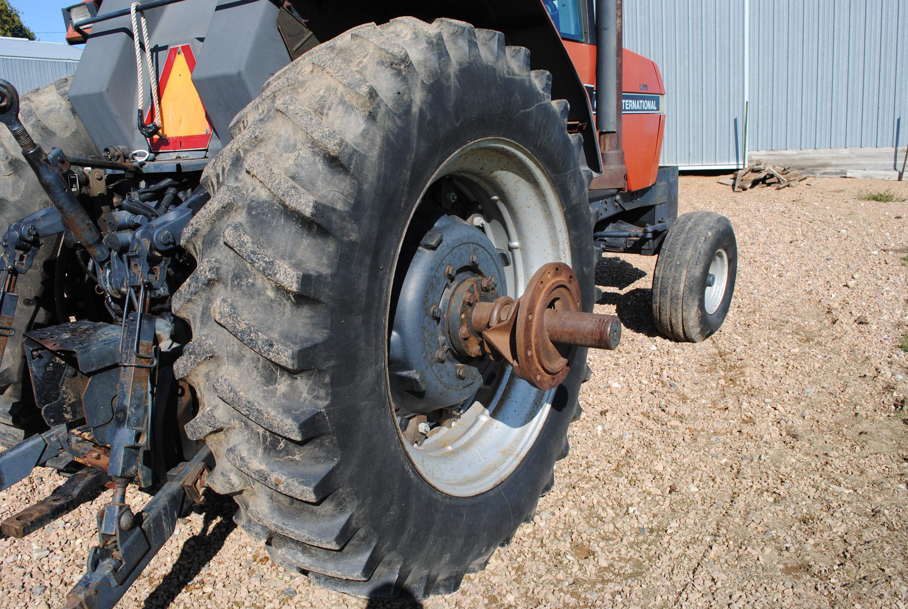 Case IH 7120 Tractor, Cab with heat and air conditioning, 3 hydraulics, dual pto, 3-point, 18.4R-42
