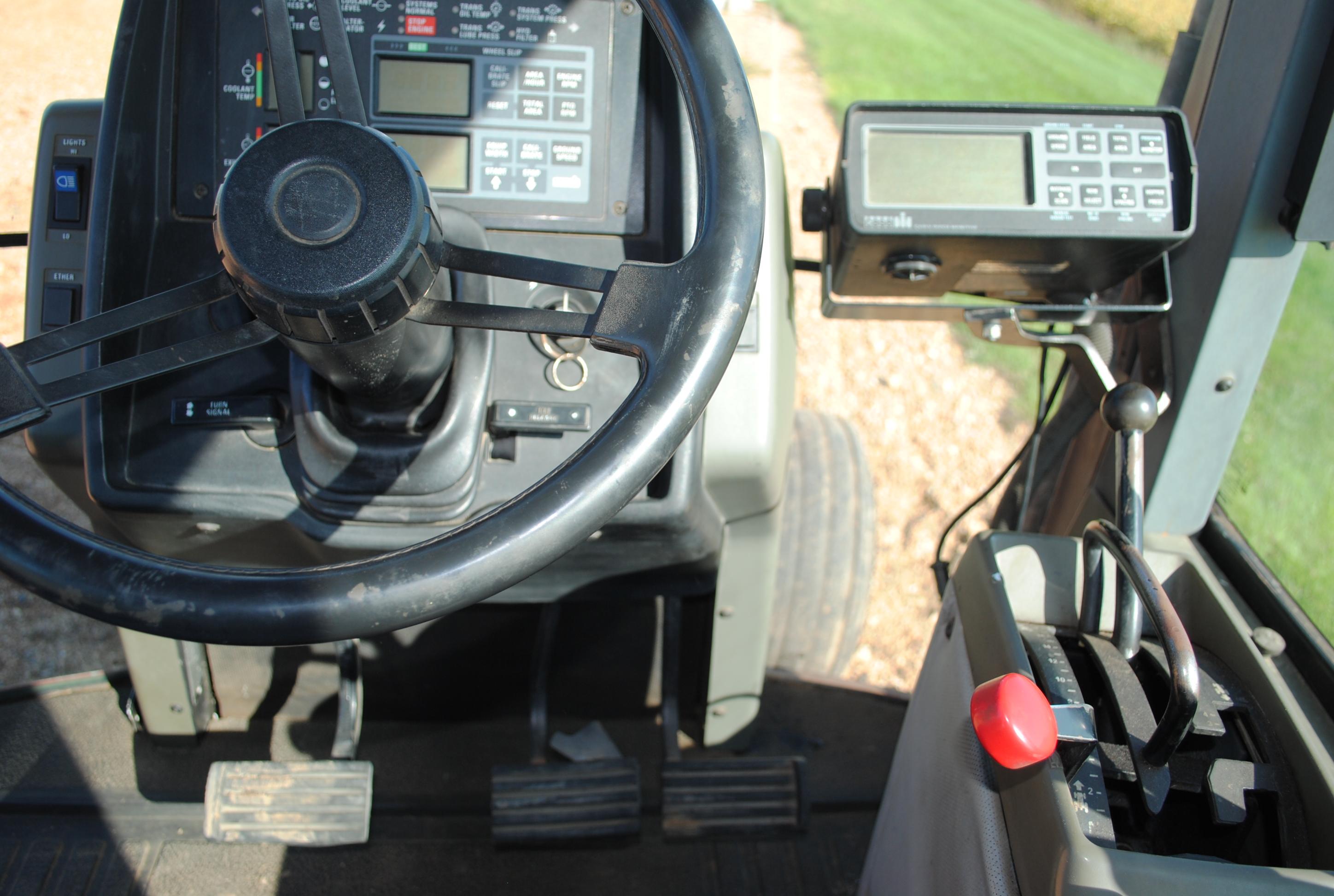 Case IH 7120 Tractor, Cab with heat and air conditioning, 3 hydraulics, dual pto, 3-point, 18.4R-42