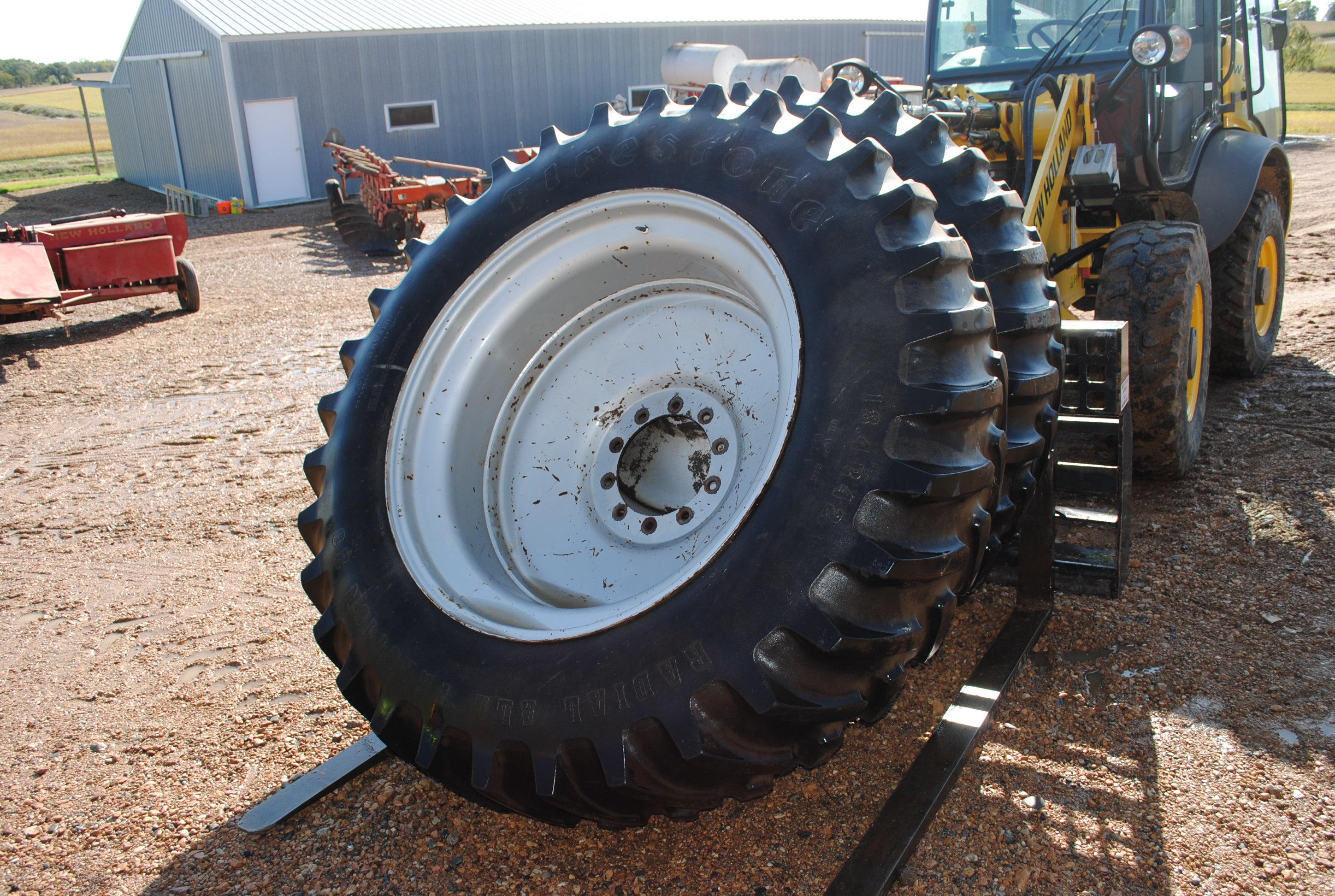 Case IH 7120 Tractor, Cab with heat and air conditioning, 3 hydraulics, dual pto, 3-point, 18.4R-42