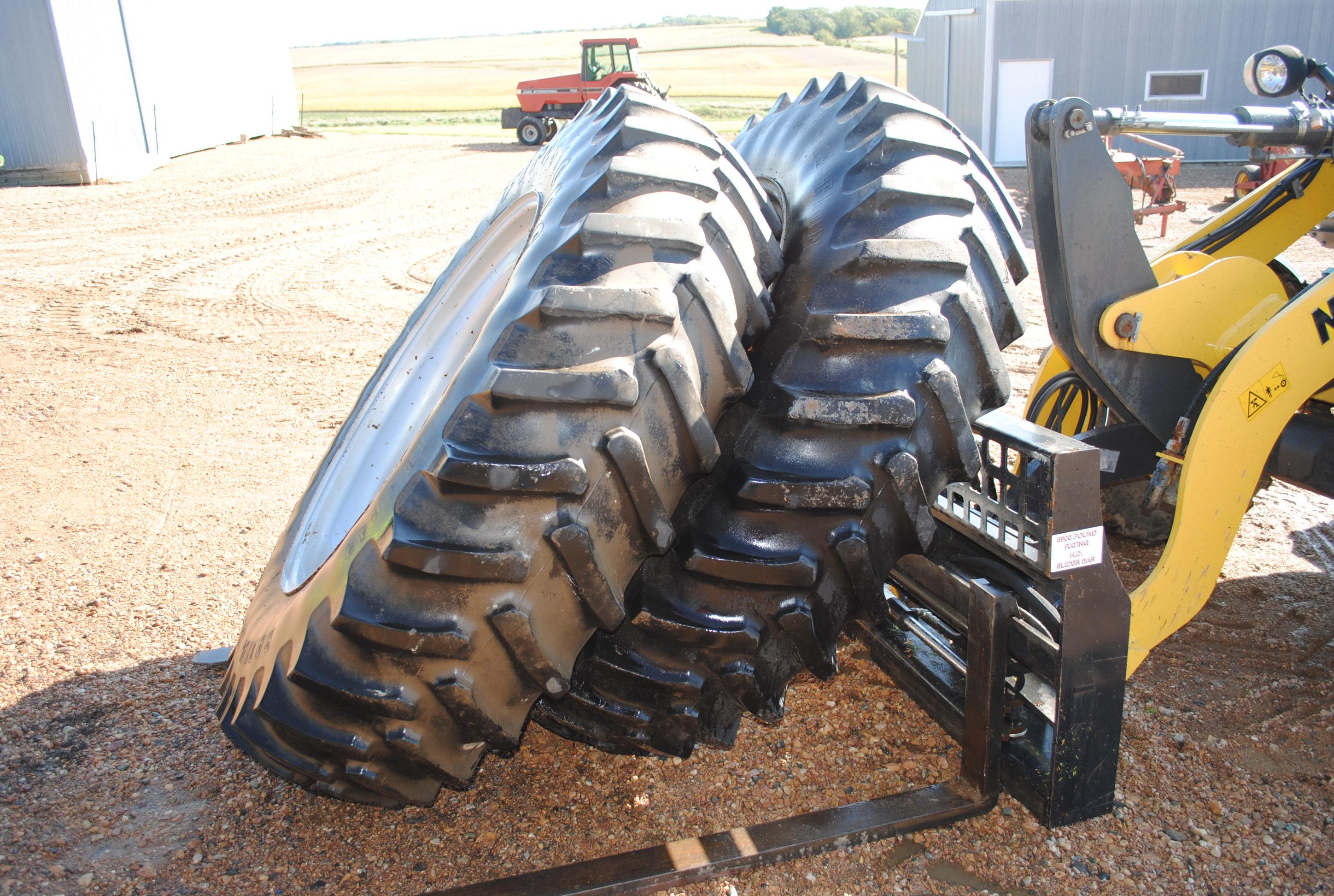 Case IH 7120 Tractor, Cab with heat and air conditioning, 3 hydraulics, dual pto, 3-point, 18.4R-42