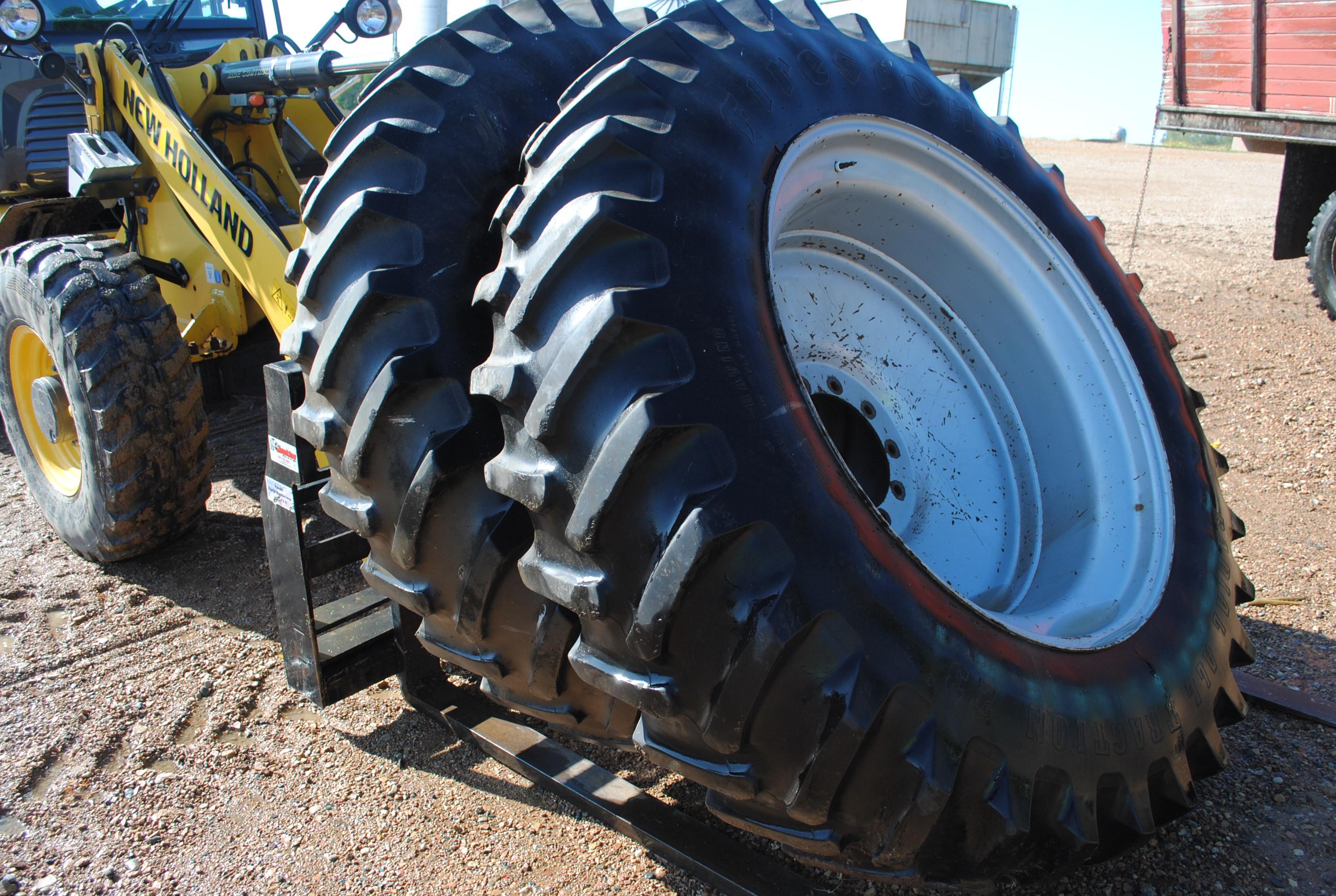 Case IH 7120 Tractor, Cab with heat and air conditioning, 3 hydraulics, dual pto, 3-point, 18.4R-42