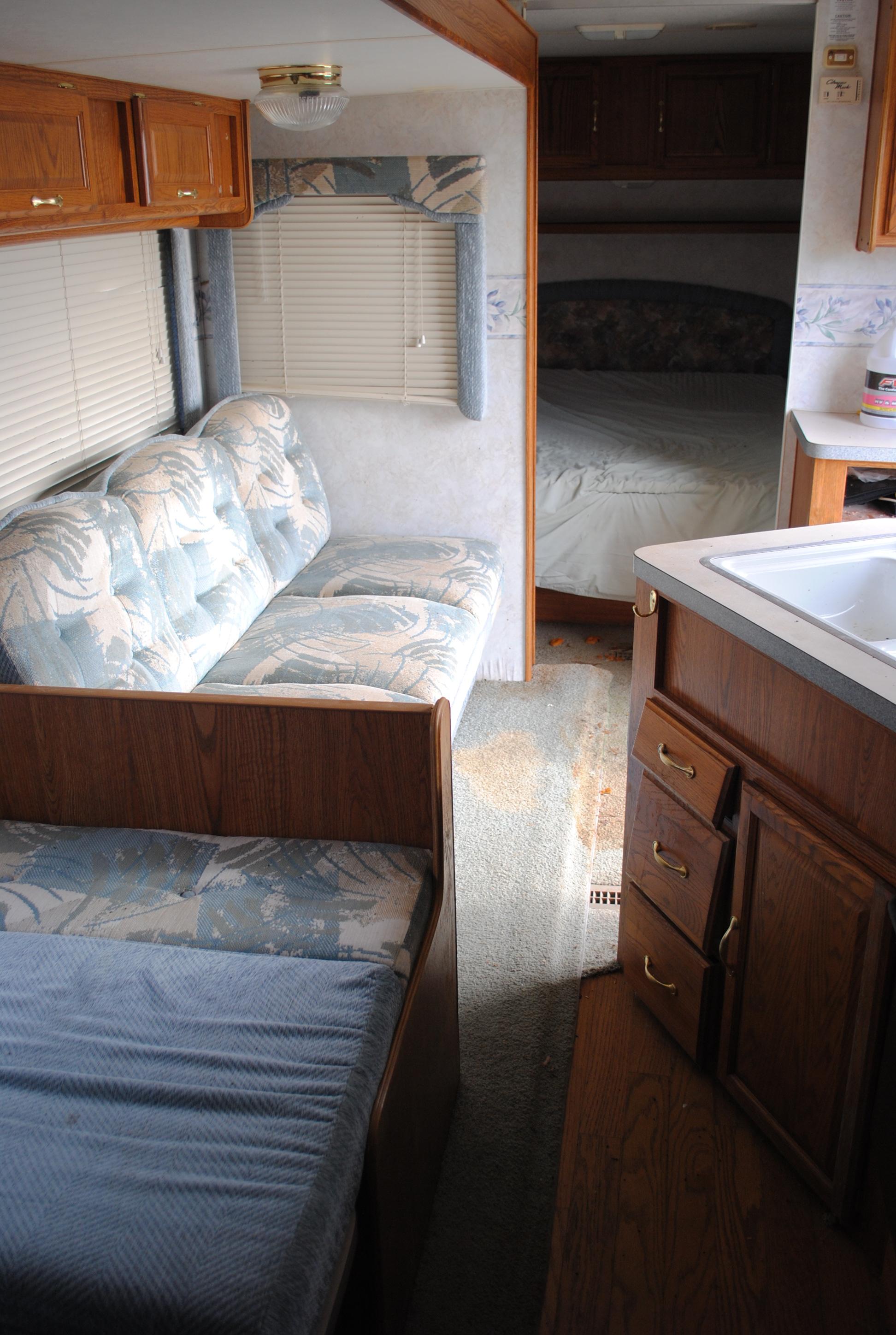 2000 Prowler LS 26H bumper pull camper (by Fleetwood RV), sleeps 6, has shower/tub combo, awning, sl