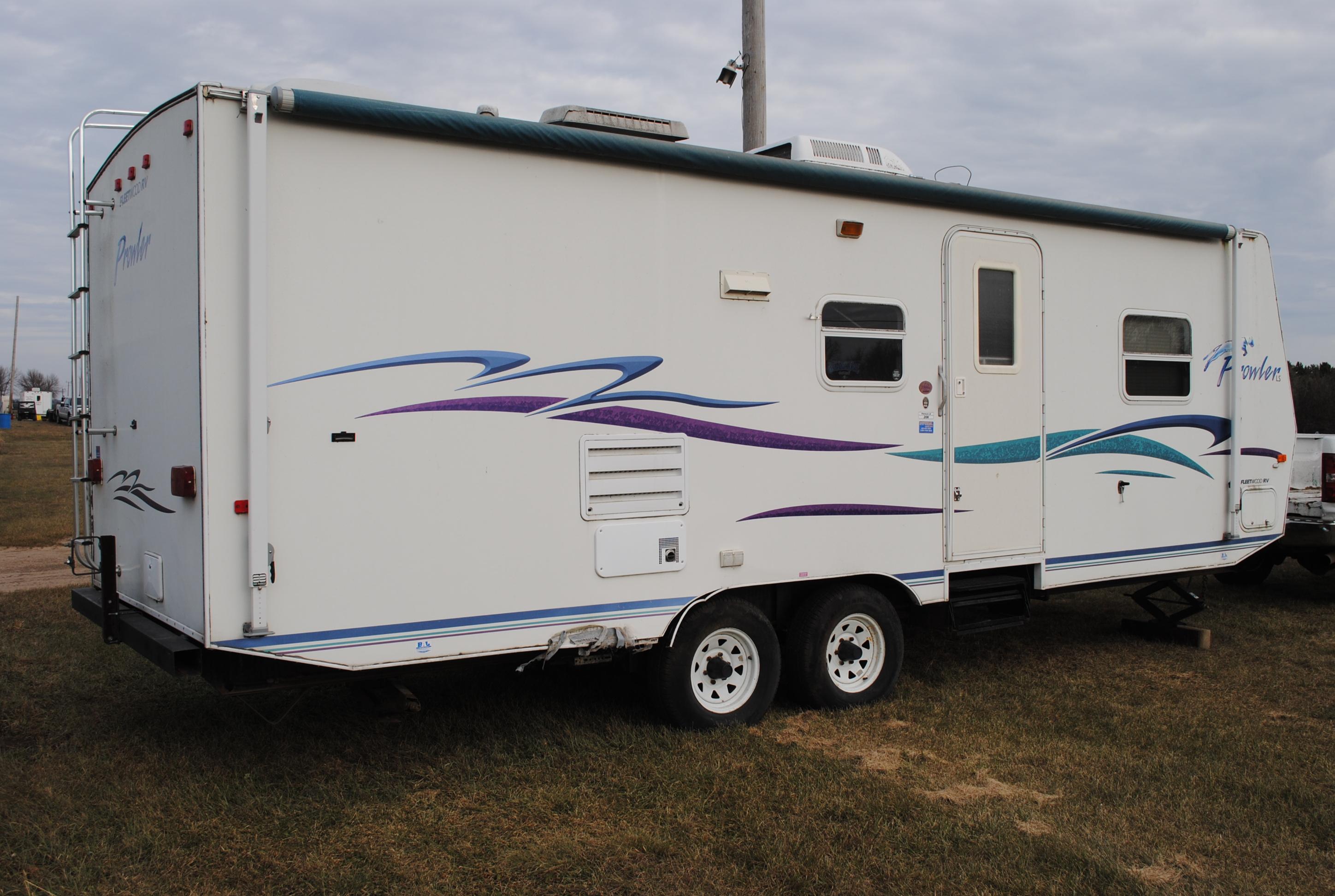 2000 Prowler LS 26H bumper pull camper (by Fleetwood RV), sleeps 6, has shower/tub combo, awning, sl