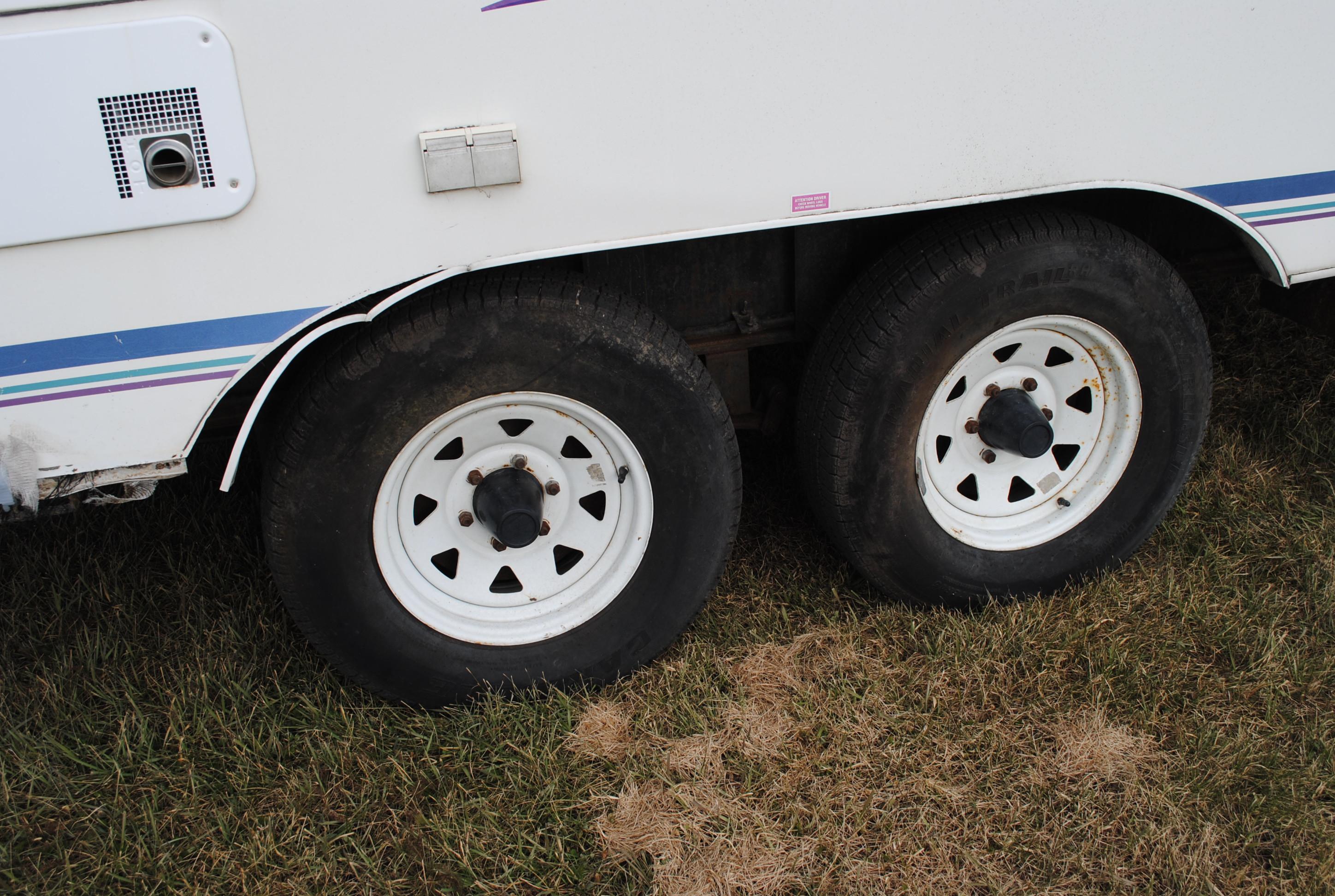 2000 Prowler LS 26H bumper pull camper (by Fleetwood RV), sleeps 6, has shower/tub combo, awning, sl