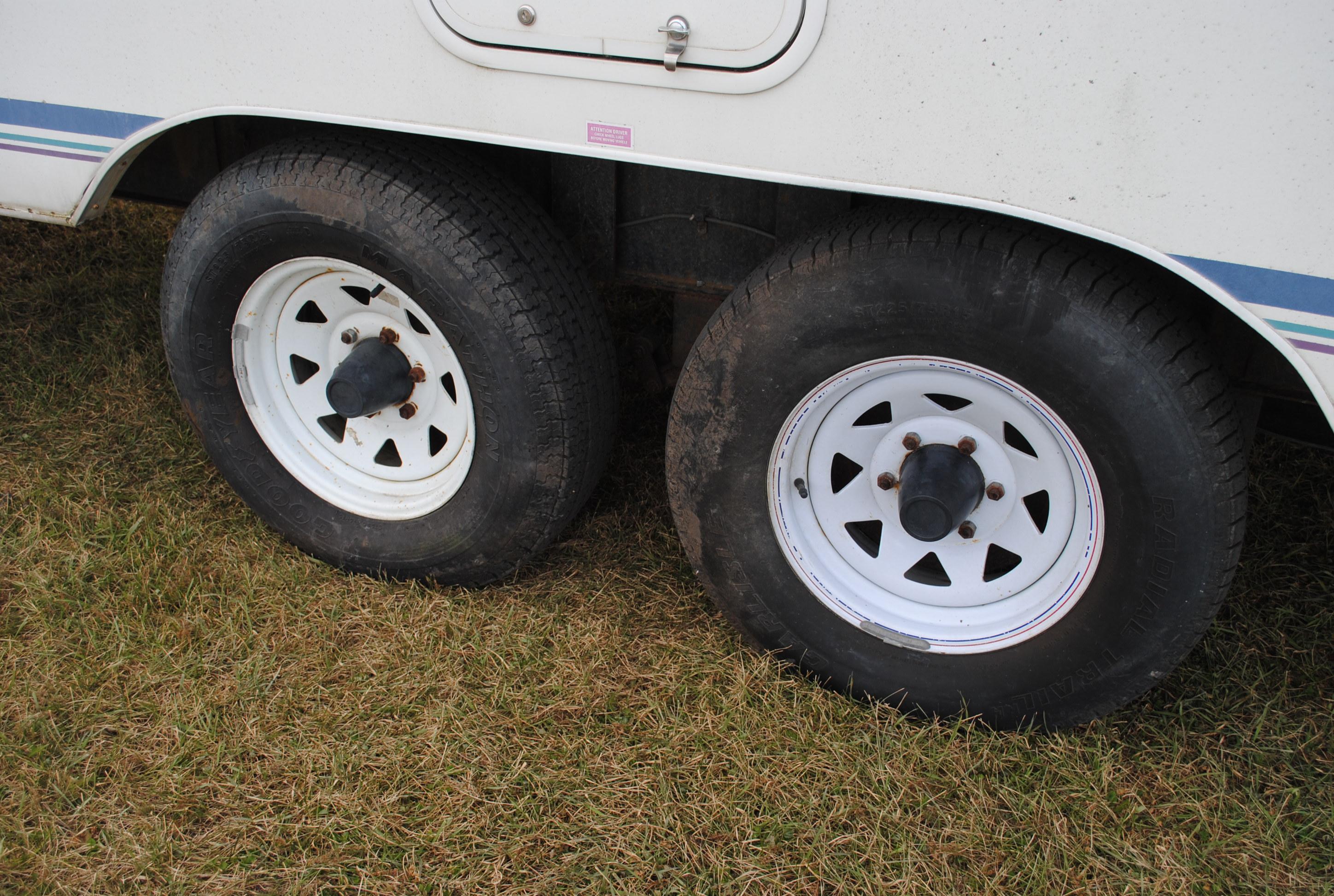2000 Prowler LS 26H bumper pull camper (by Fleetwood RV), sleeps 6, has shower/tub combo, awning, sl