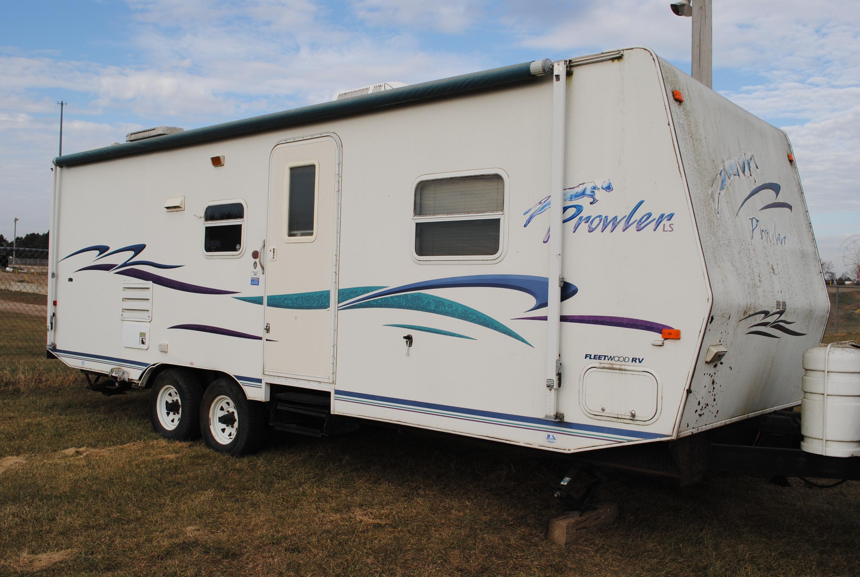 2000 Prowler LS 26H bumper pull camper (by Fleetwood RV), sleeps 6, has shower/tub combo, awning, sl
