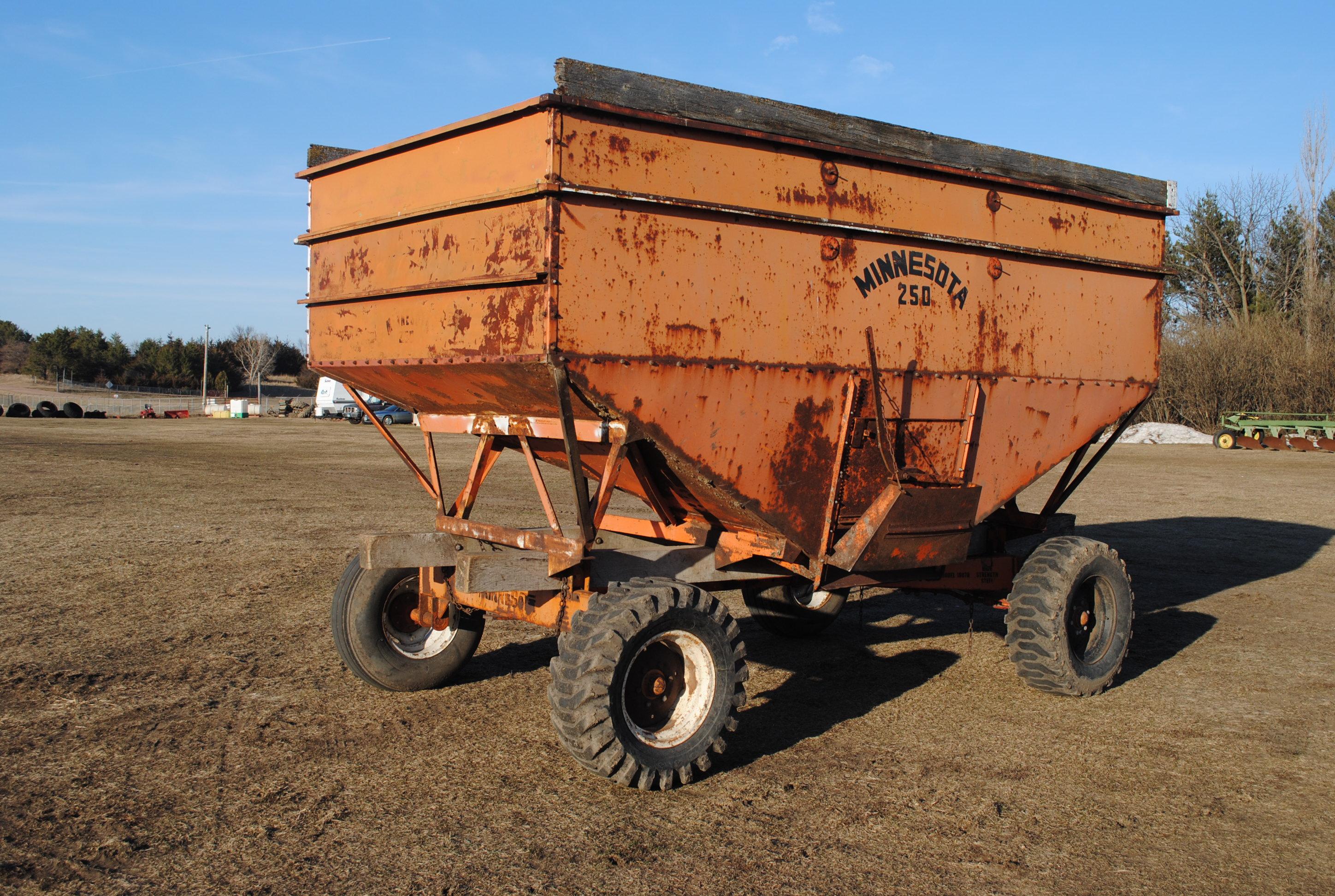 Minnesota 250 Gravity Box on Minnesota Jumbo 10 running gear
