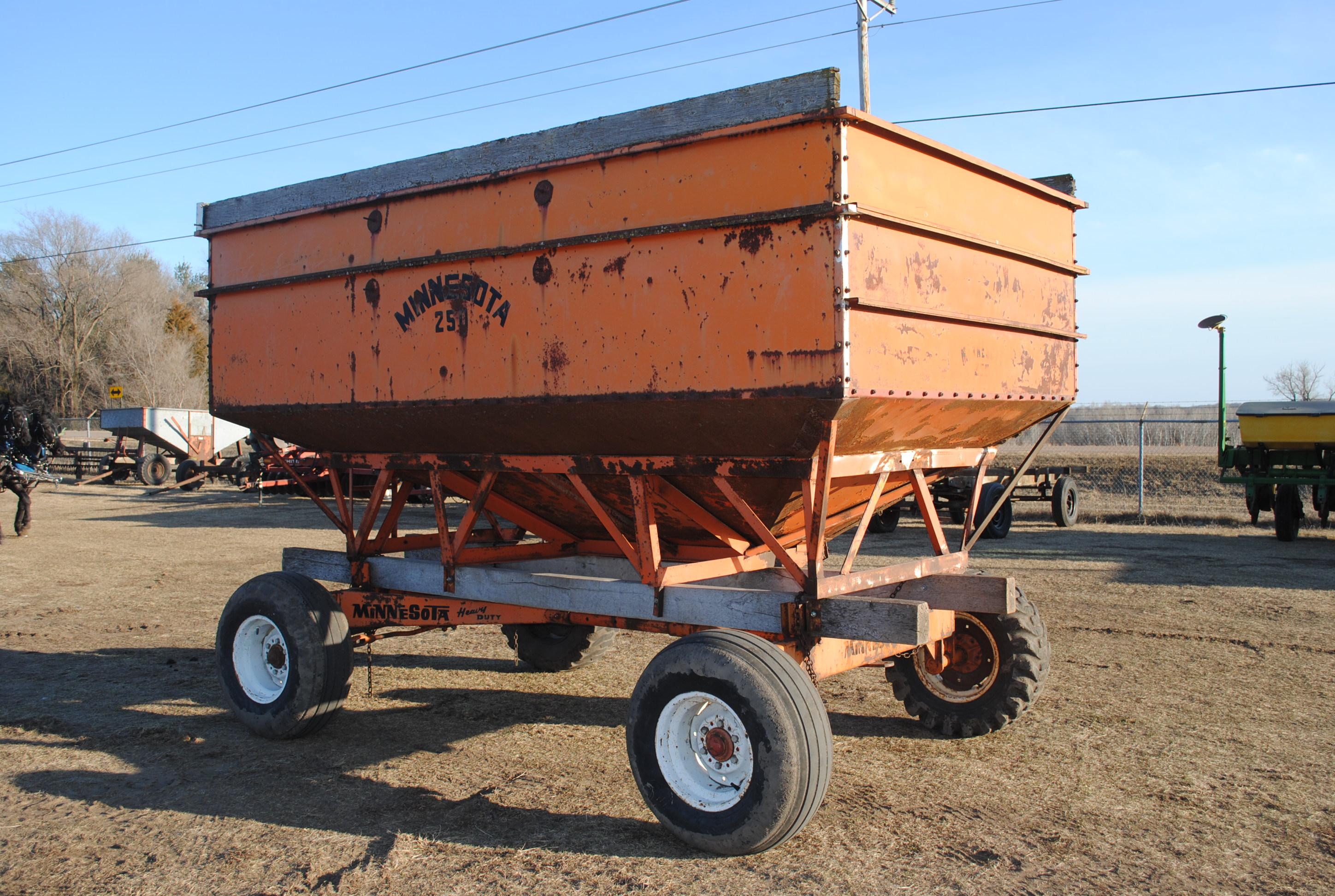 Minnesota 250 Gravity Box on Minnesota Jumbo 10 running gear