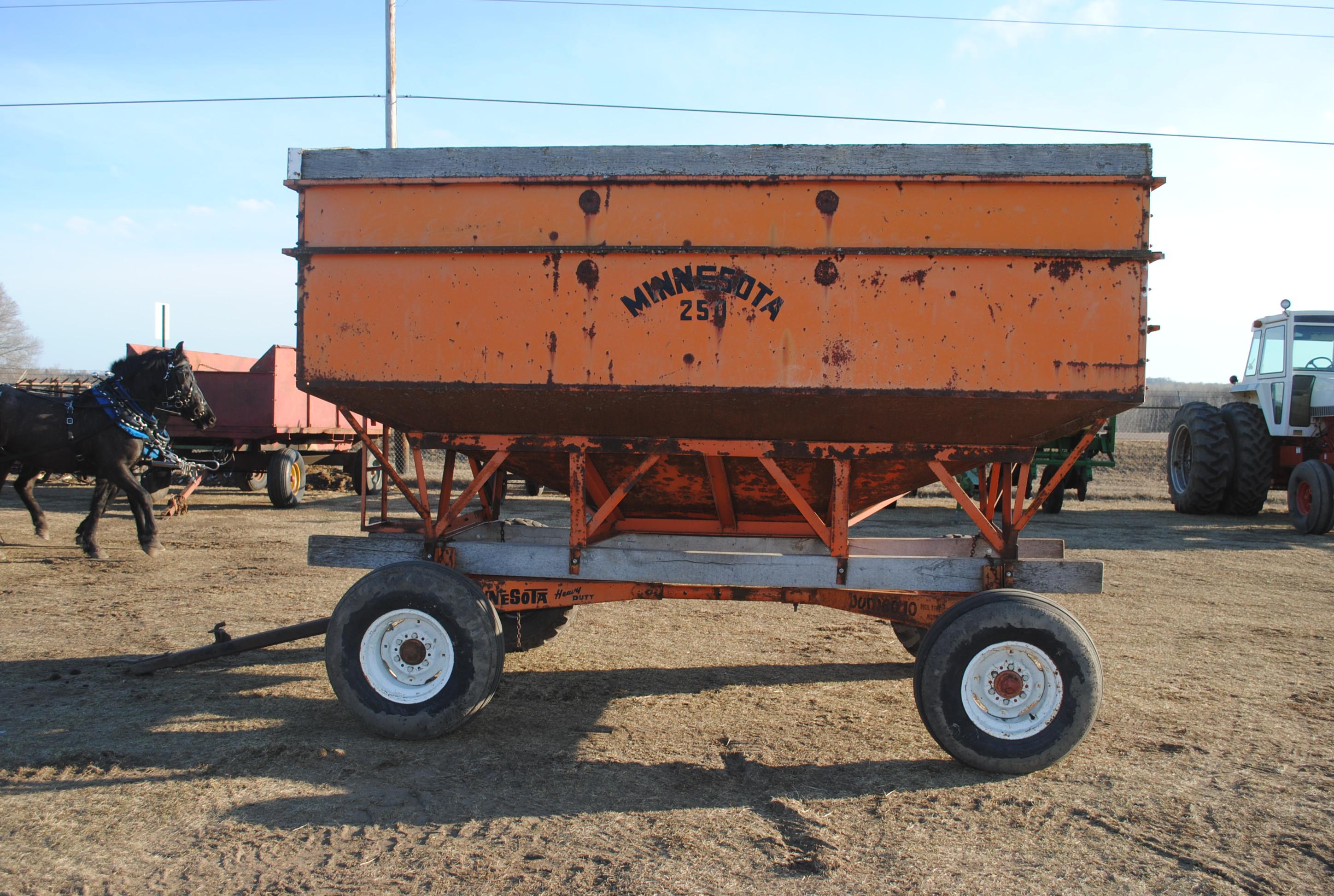 Minnesota 250 Gravity Box on Minnesota Jumbo 10 running gear