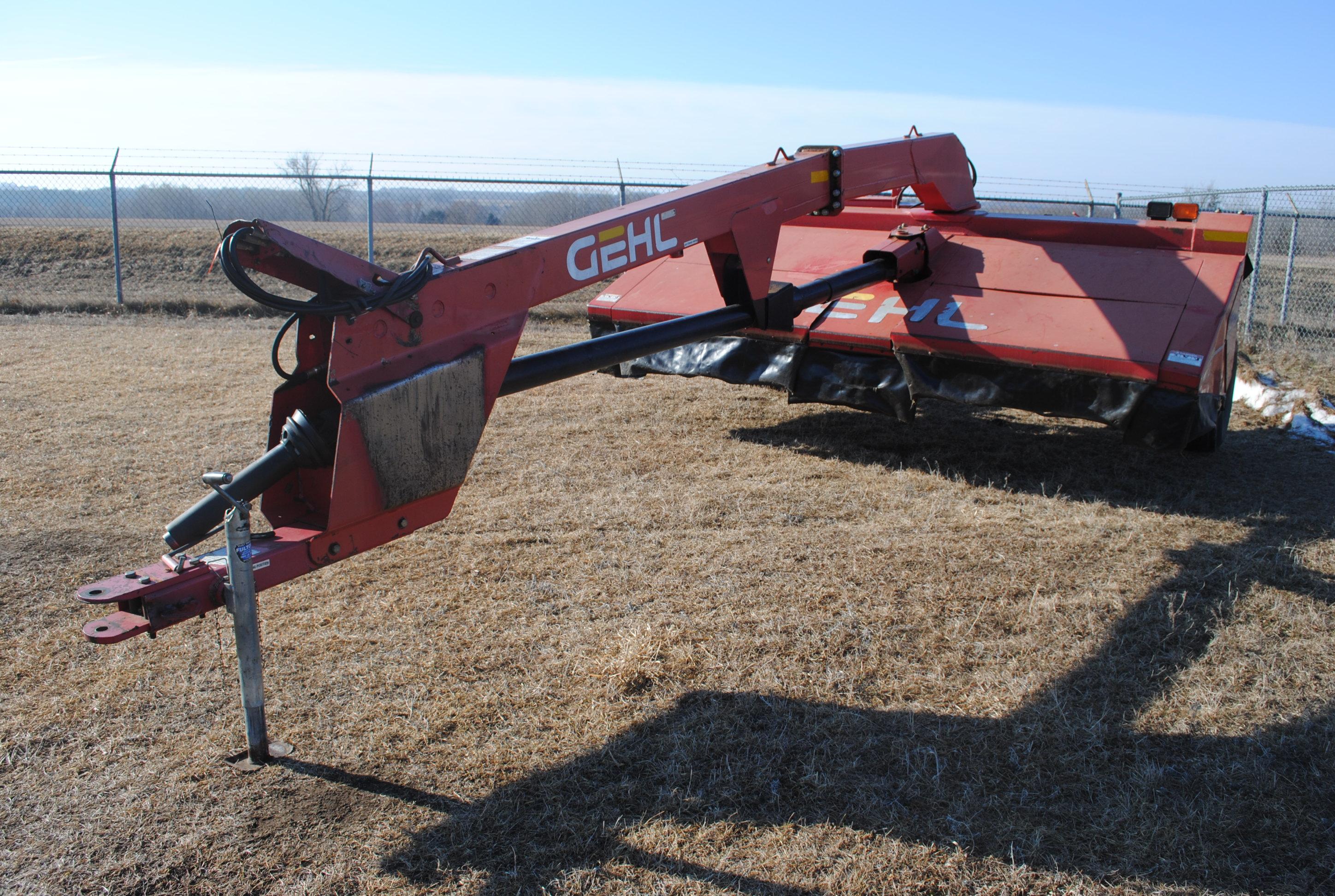 Gehl 2412 HydroSwing Disc Bine, rubber rollers, new knives, pto in office, good-running condition