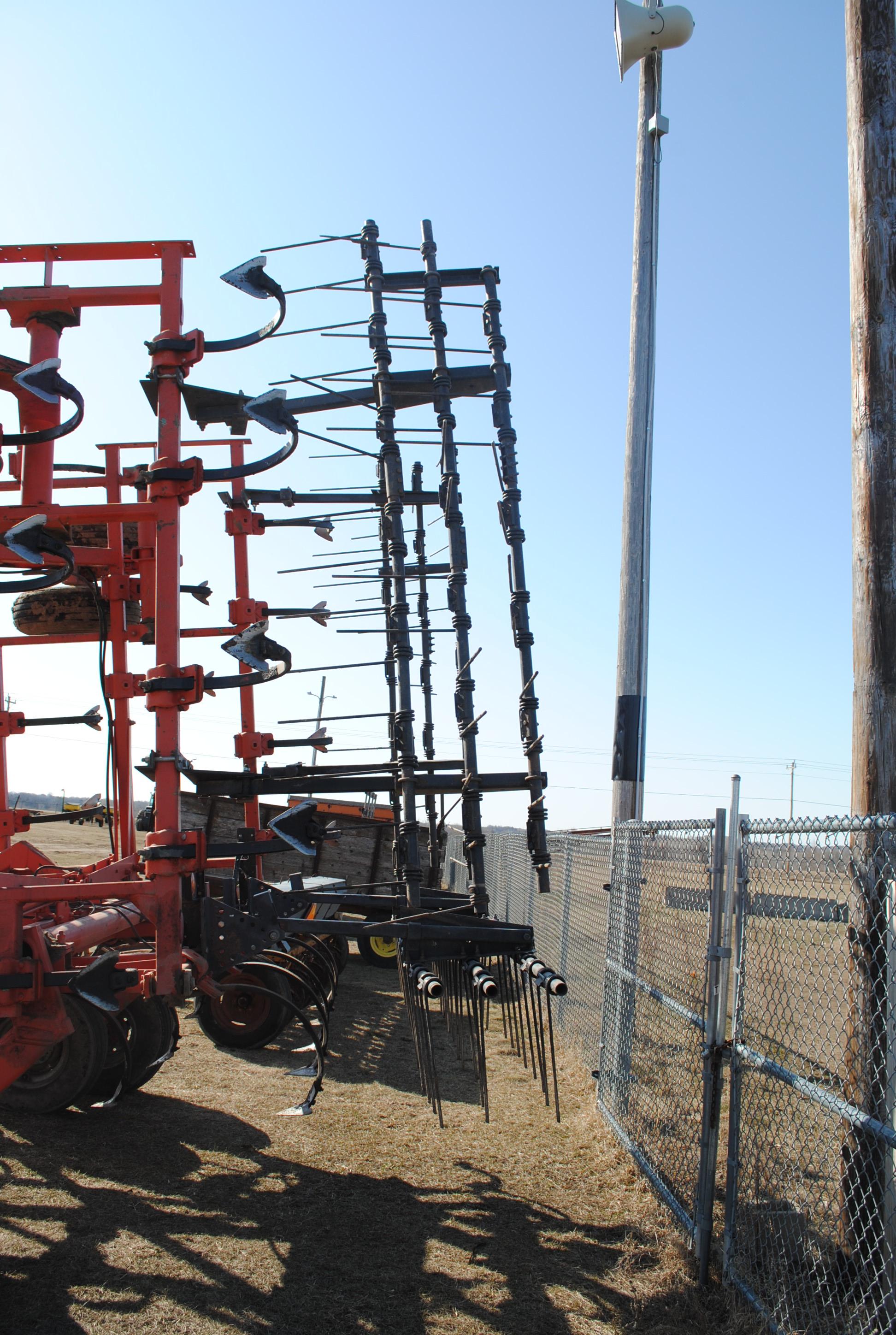 Deutz-Allis 30' field cultivator with 3-bar harrow, Model V1400,