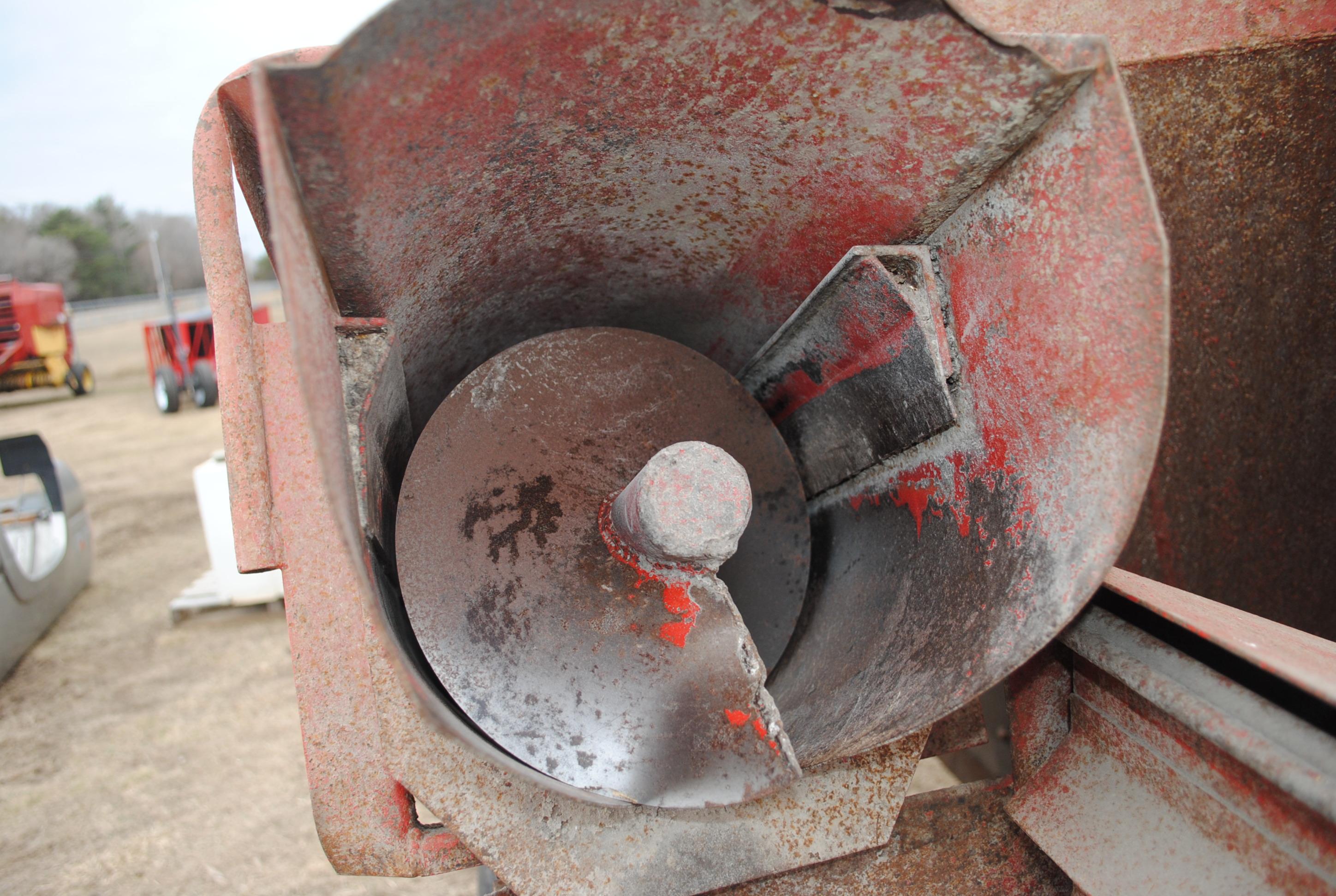 Farmhand 830 Feed Mixer