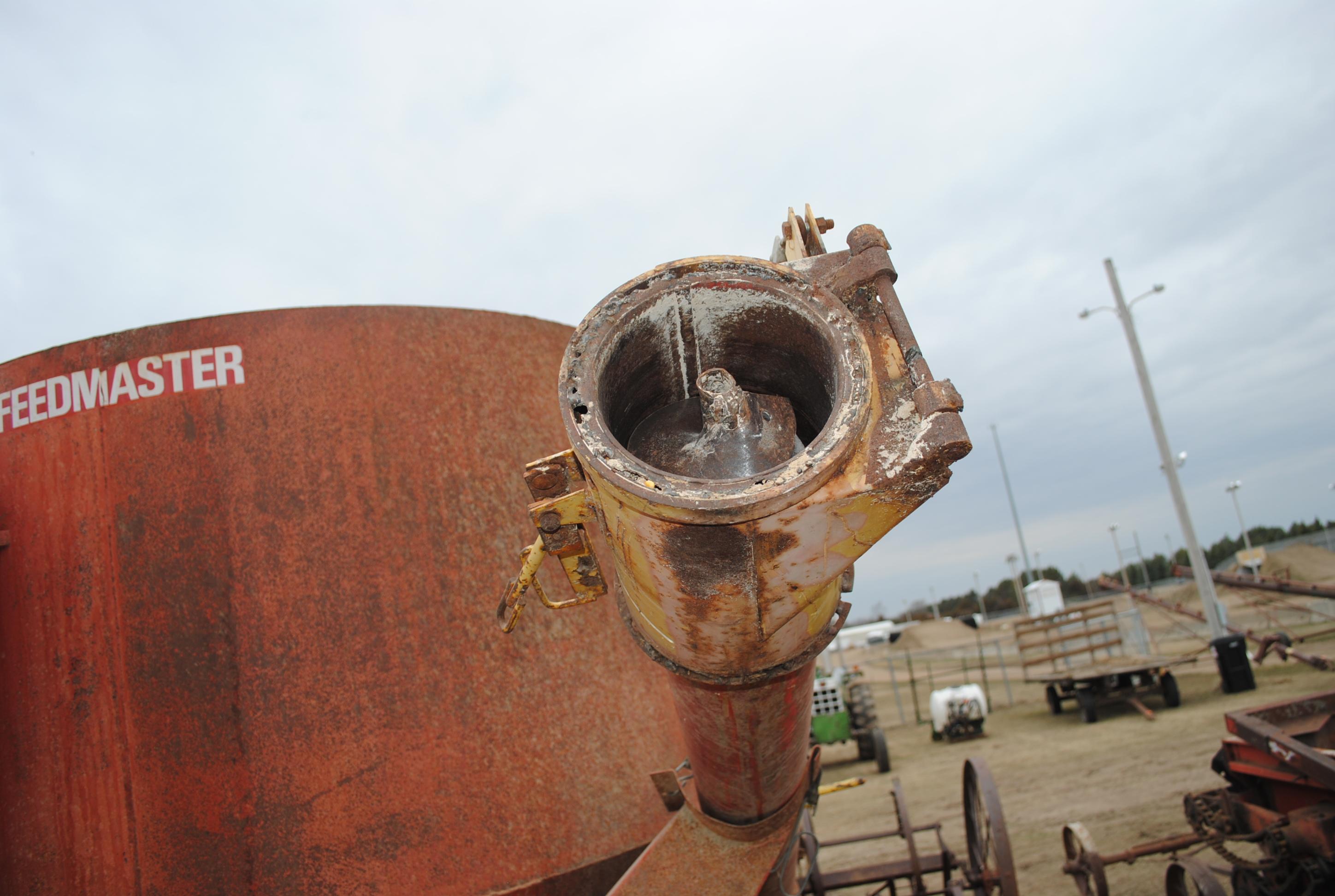 Farmhand 830 Feed Mixer