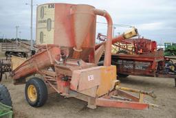 Farmhand 830 Feed Mixer