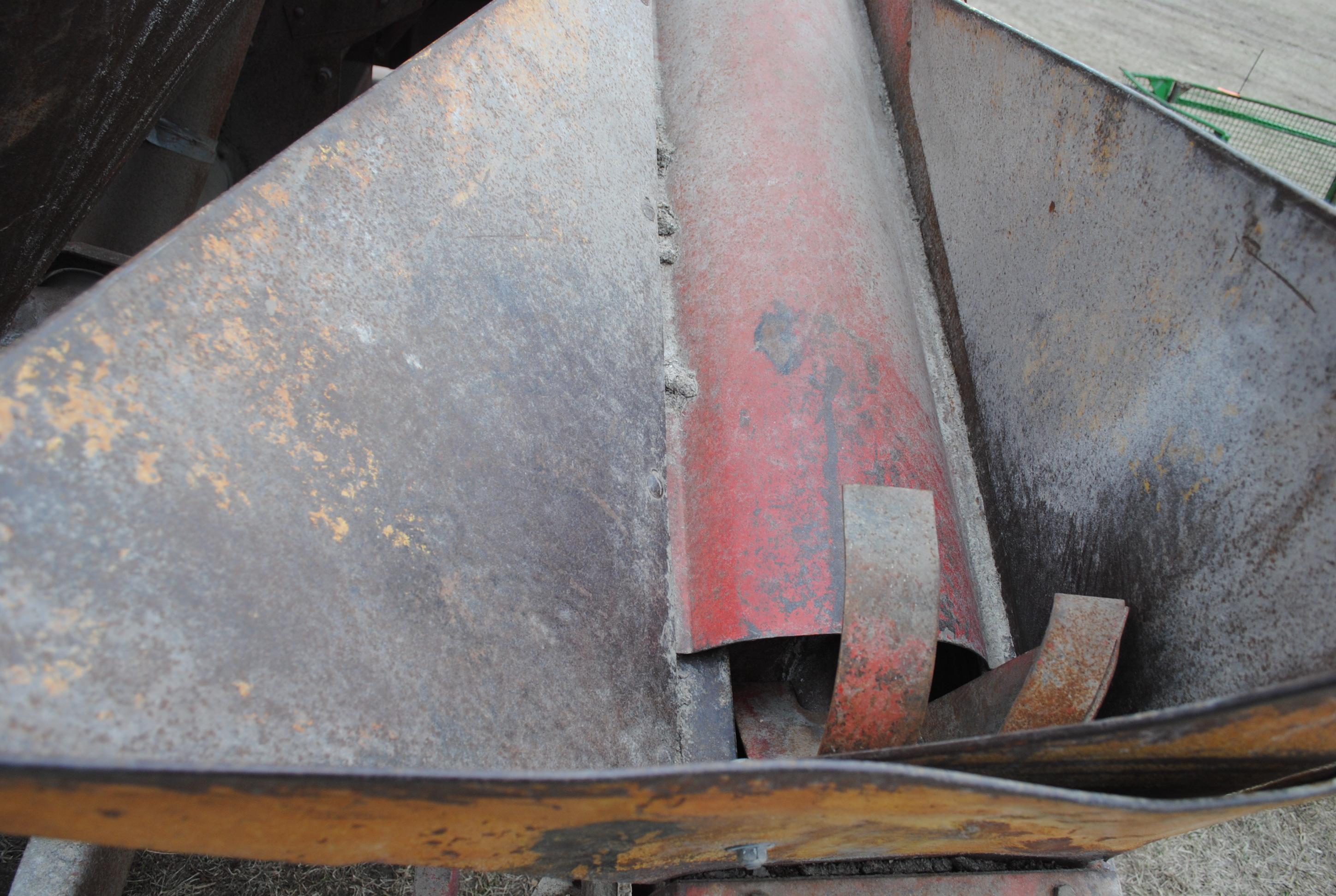 Farmhand 830 Feed Mixer