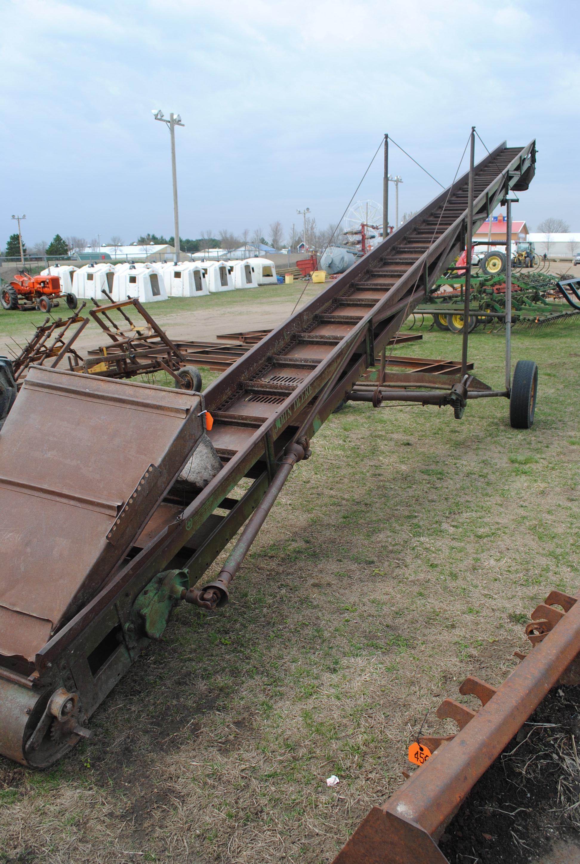John Deere Elevator, owner states works good, tires appear good