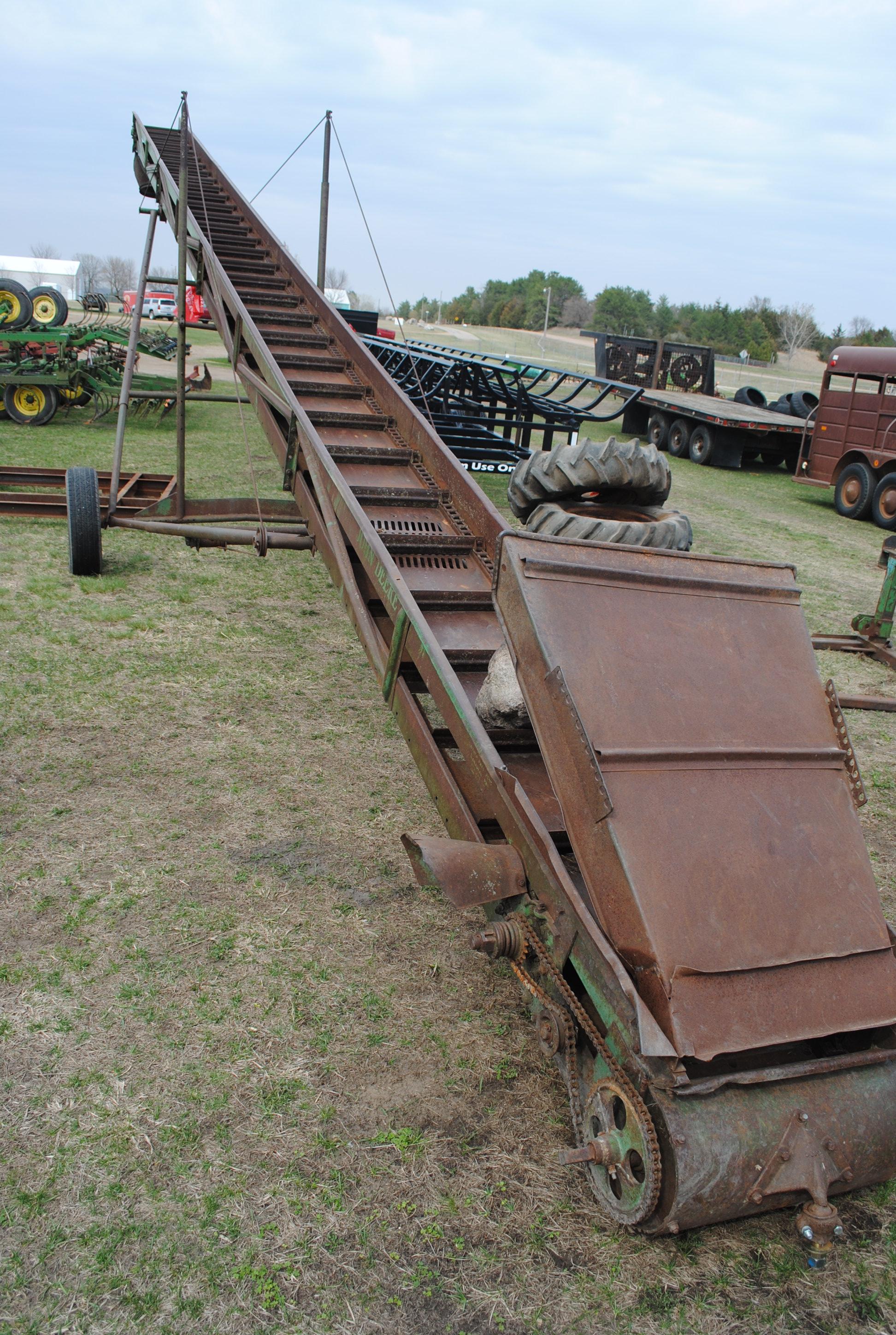 John Deere Elevator, owner states works good, tires appear good