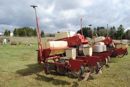 International 400 Cyclo planter, parts planter