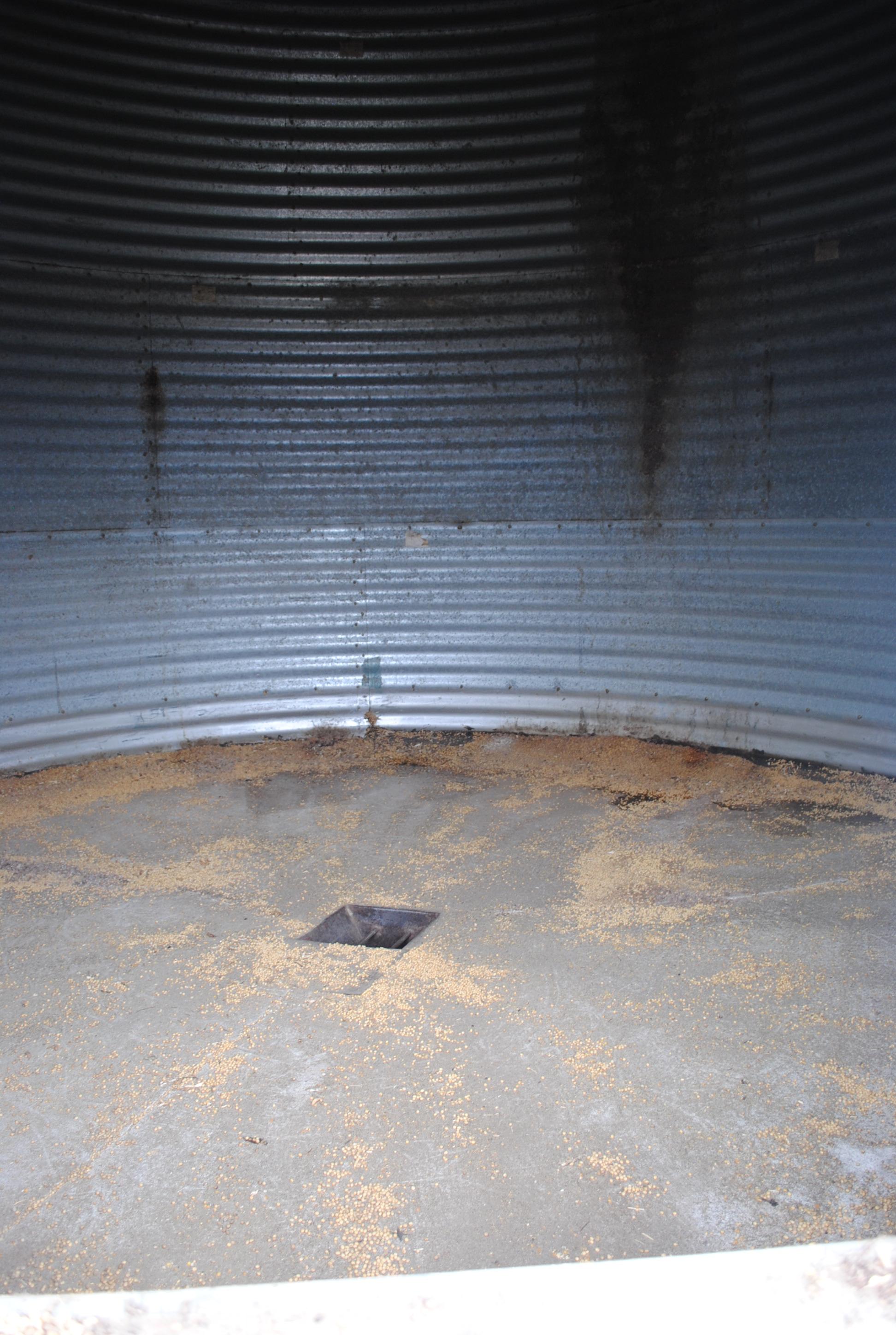 Butler 16' Grain Bin, 4-ring, unload auger in concrete