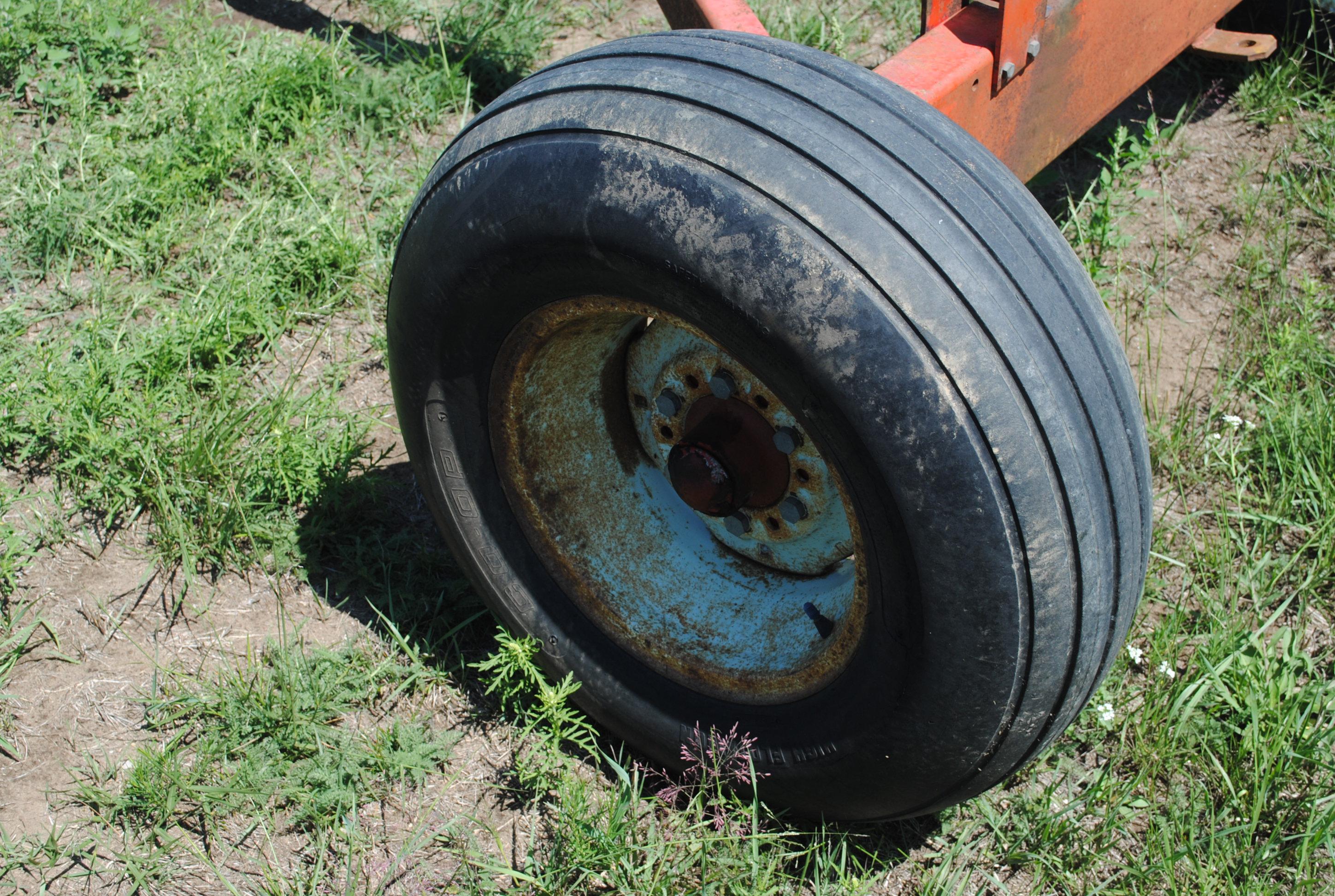 Forage King 10-ton 4-wheel running gear with extendable pole
