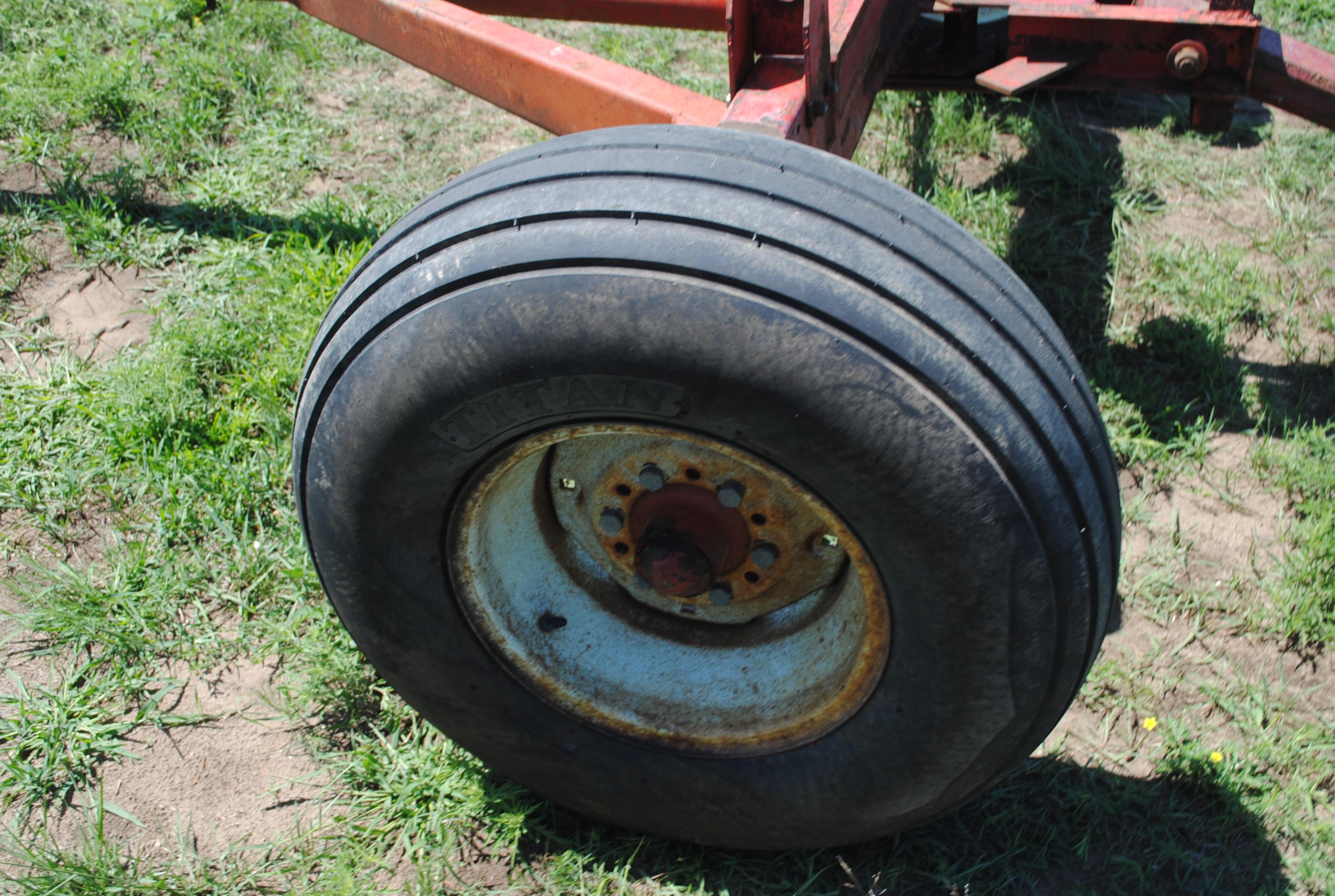 Forage King 10-ton 4-wheel running gear with extendable pole