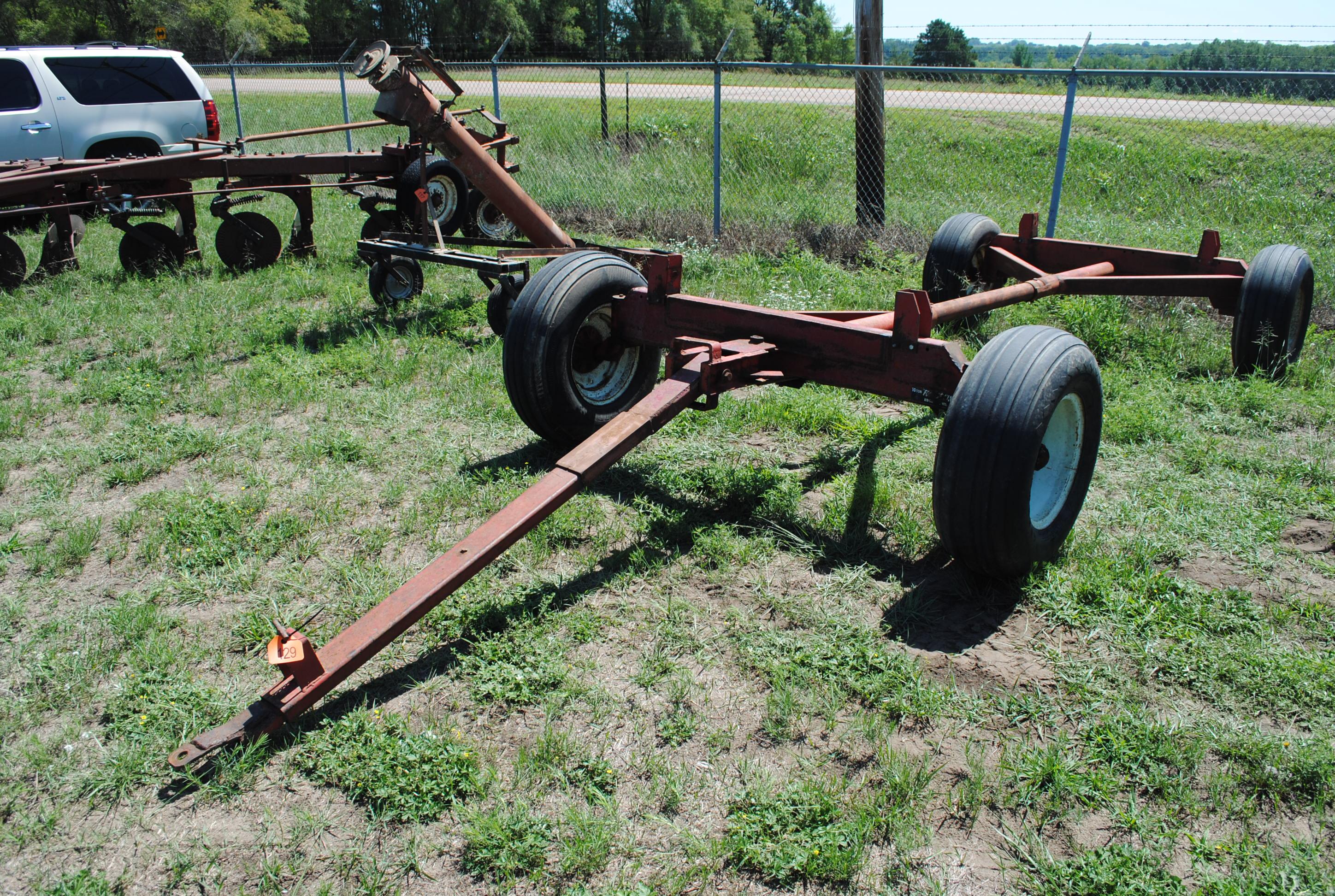 Forage King 10-ton 4-wheel running gear with extendable pole