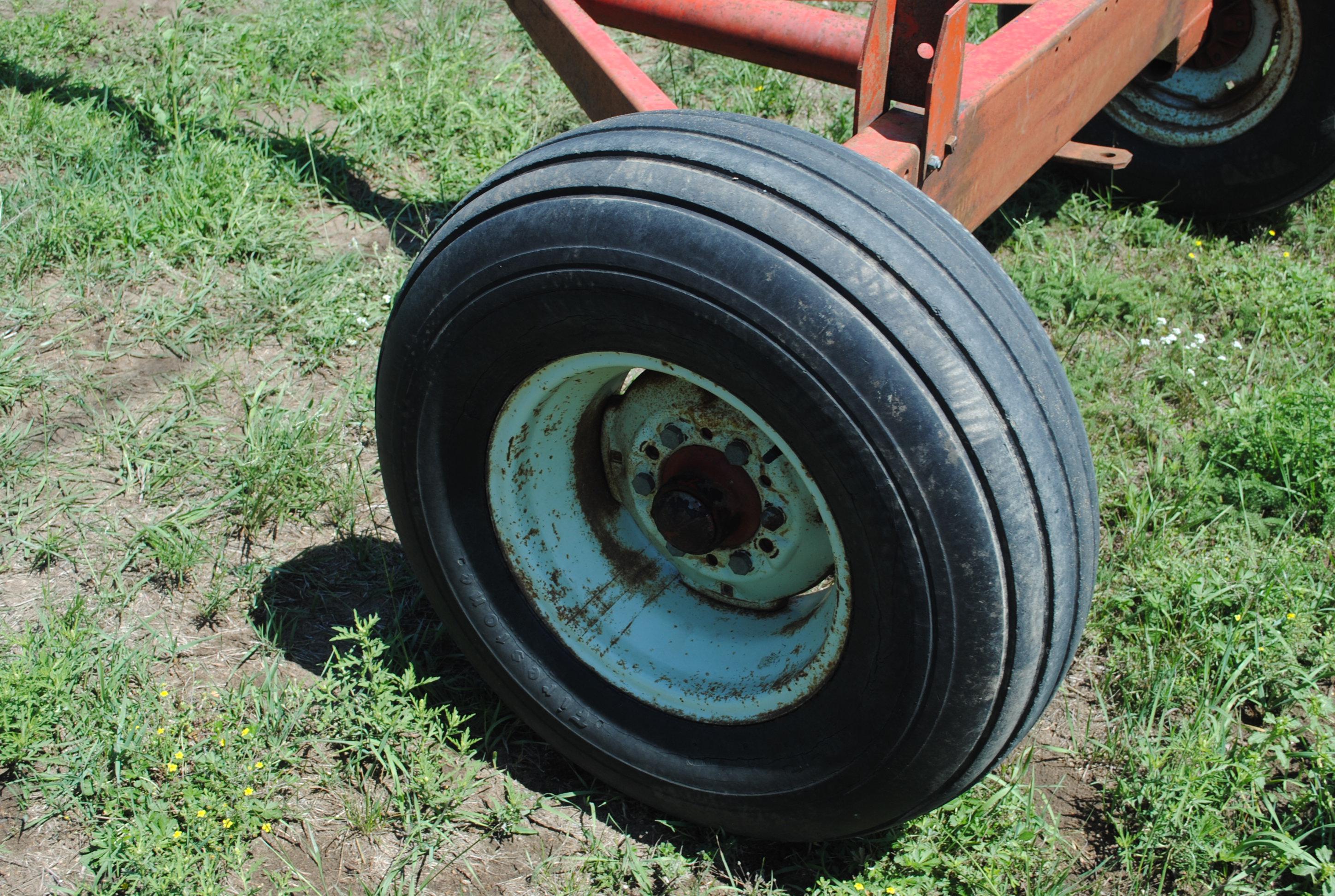 Forage King 10-ton 4-wheel running gear with extendable pole